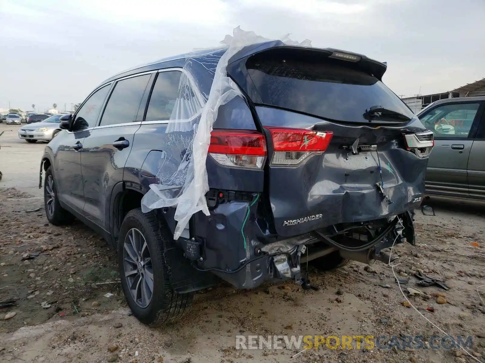 3 Фотография поврежденного автомобиля 5TDKZRFH4KS349890 TOYOTA HIGHLANDER 2019