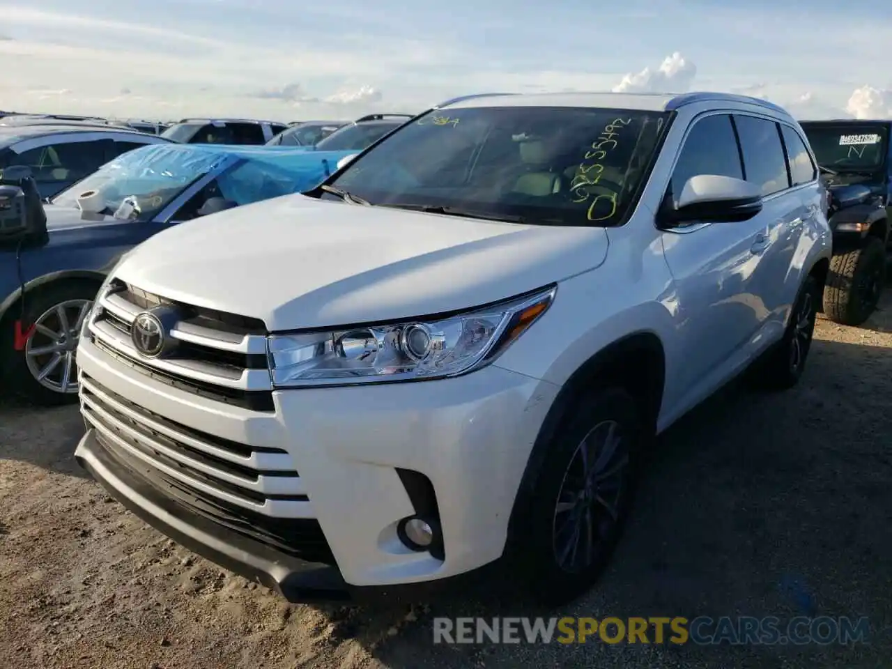 2 Photograph of a damaged car 5TDKZRFH4KS355334 TOYOTA HIGHLANDER 2019