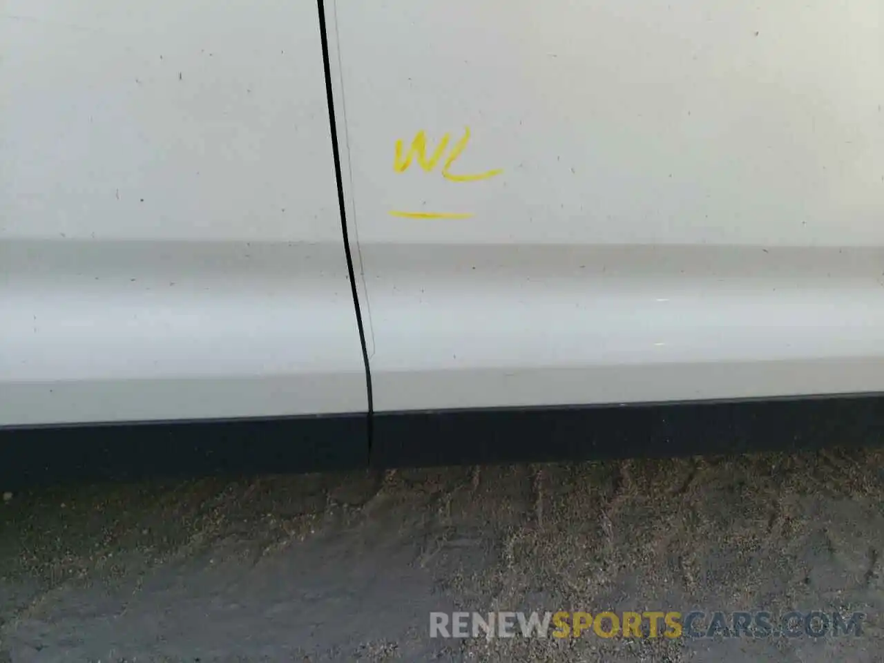 9 Photograph of a damaged car 5TDKZRFH4KS355334 TOYOTA HIGHLANDER 2019