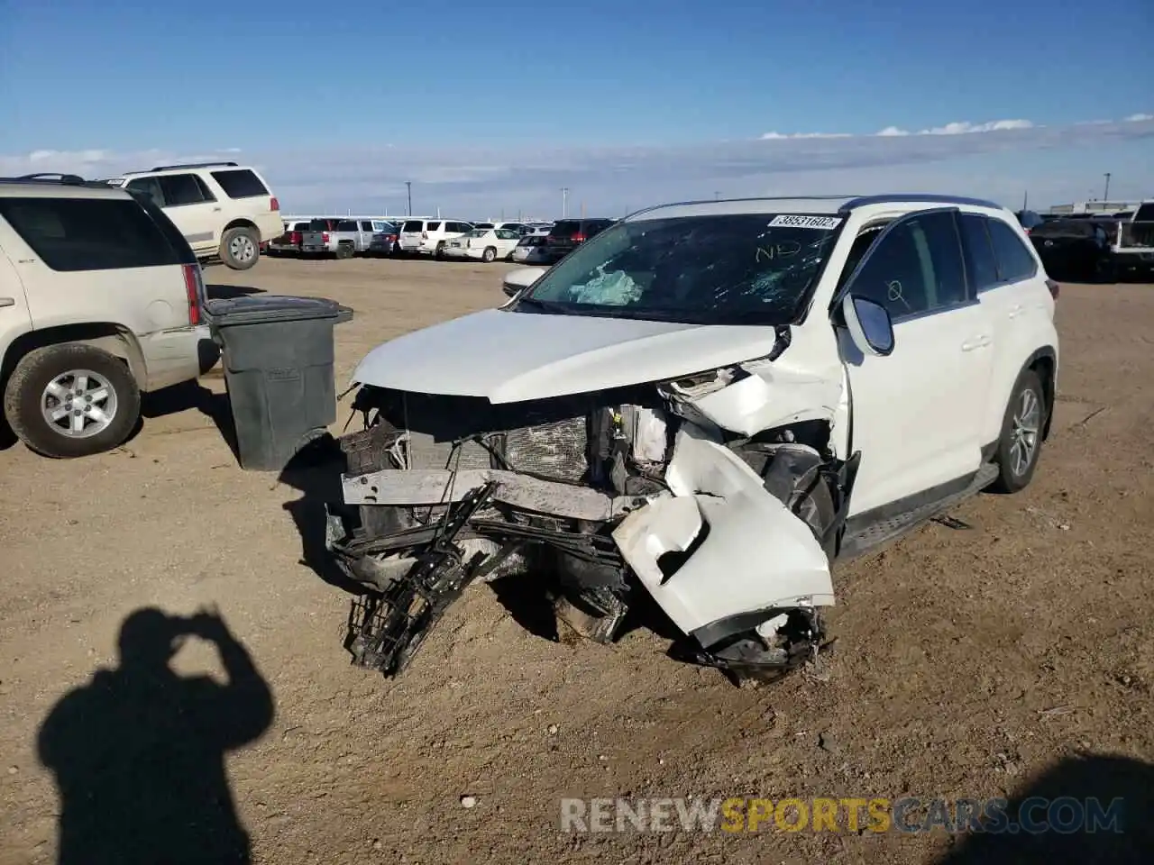 2 Photograph of a damaged car 5TDKZRFH4KS359349 TOYOTA HIGHLANDER 2019