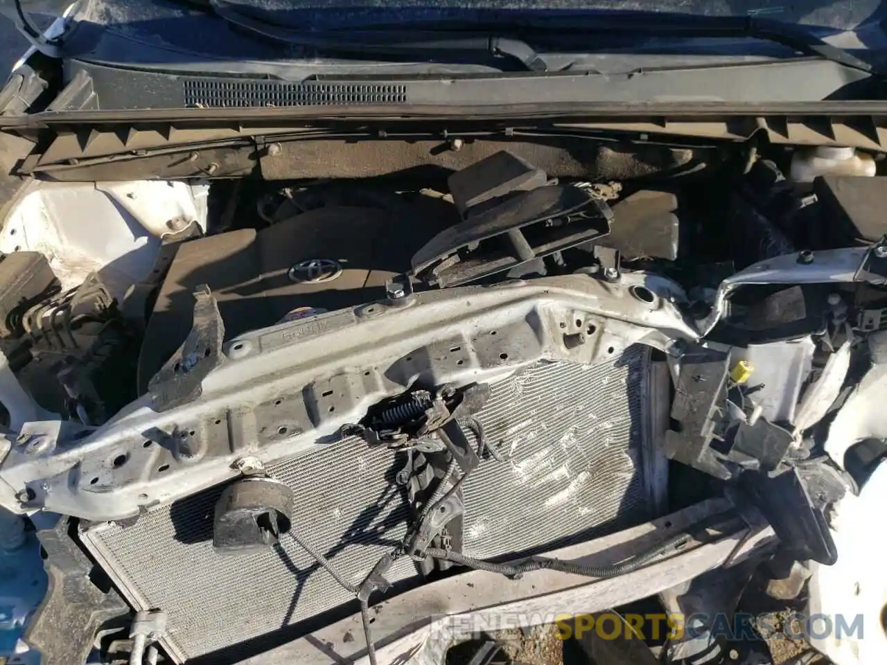 7 Photograph of a damaged car 5TDKZRFH4KS359349 TOYOTA HIGHLANDER 2019