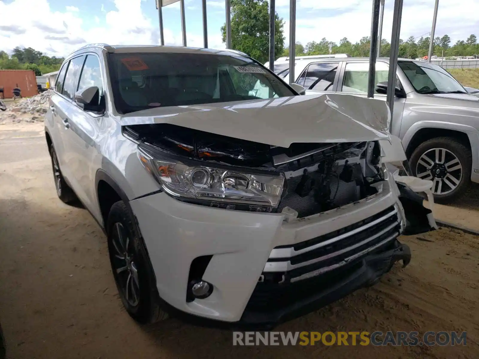 1 Photograph of a damaged car 5TDKZRFH4KS366009 TOYOTA HIGHLANDER 2019