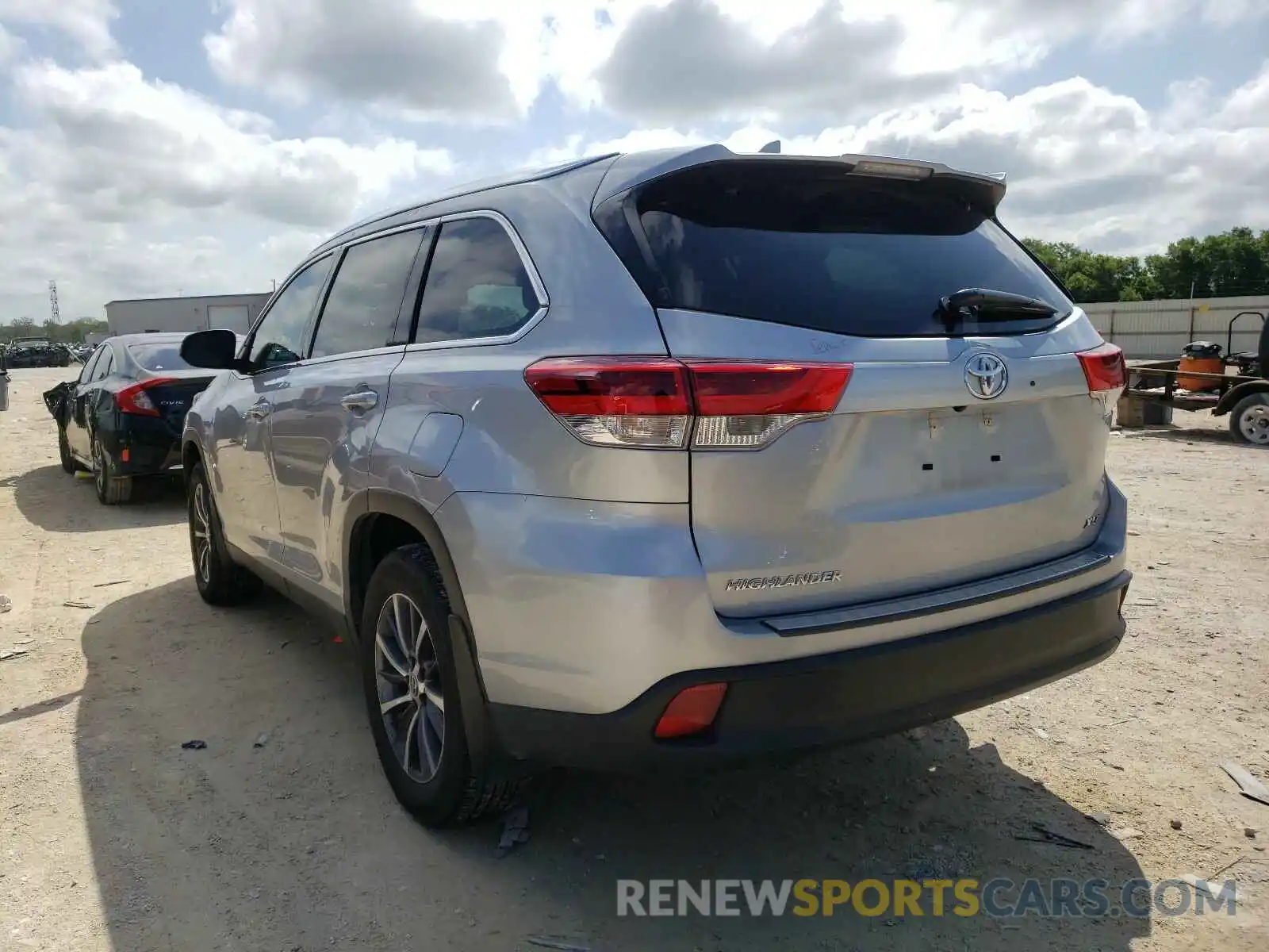 3 Photograph of a damaged car 5TDKZRFH4KS367578 TOYOTA HIGHLANDER 2019