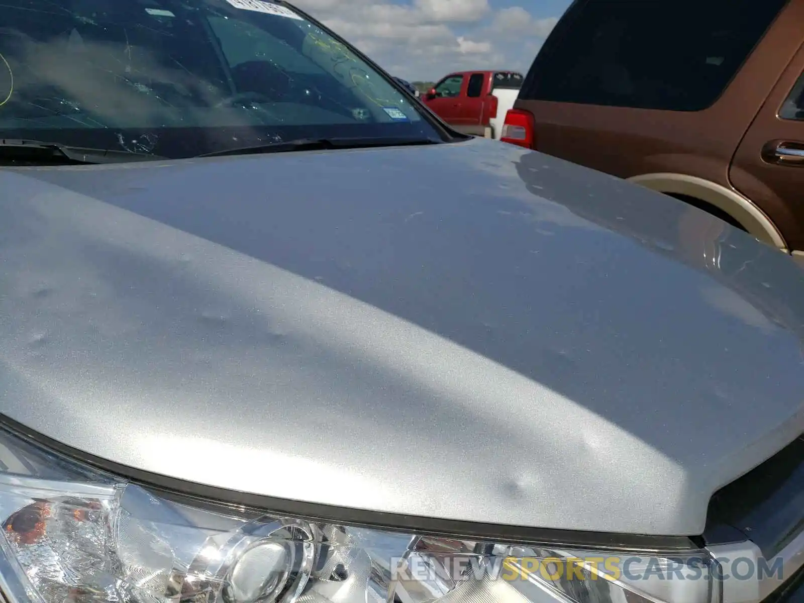 9 Photograph of a damaged car 5TDKZRFH4KS367578 TOYOTA HIGHLANDER 2019