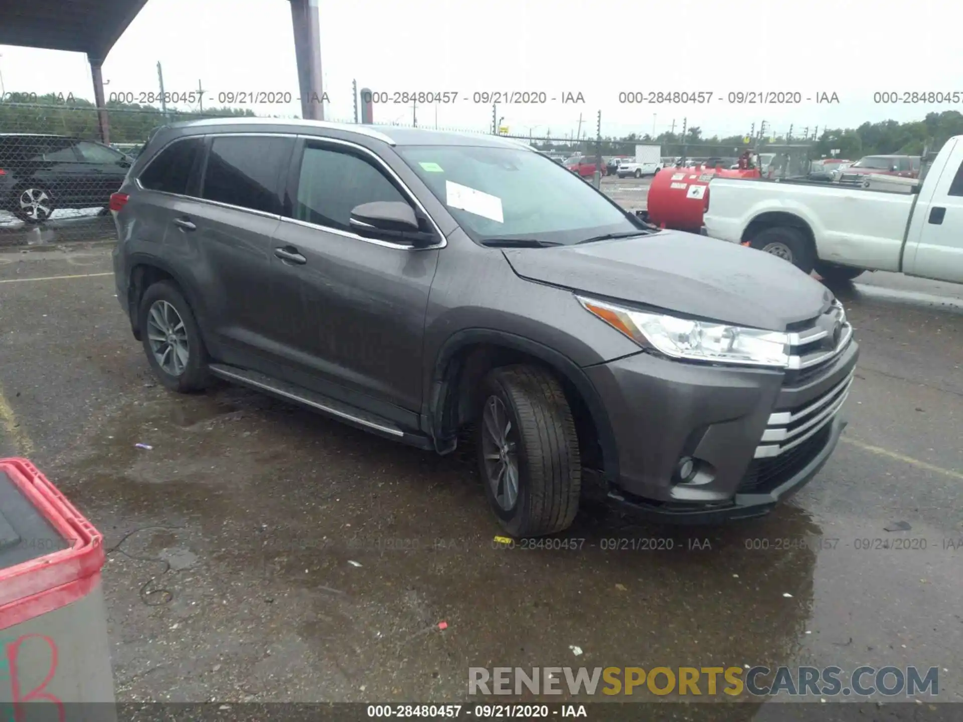 1 Photograph of a damaged car 5TDKZRFH4KS550592 TOYOTA HIGHLANDER 2019