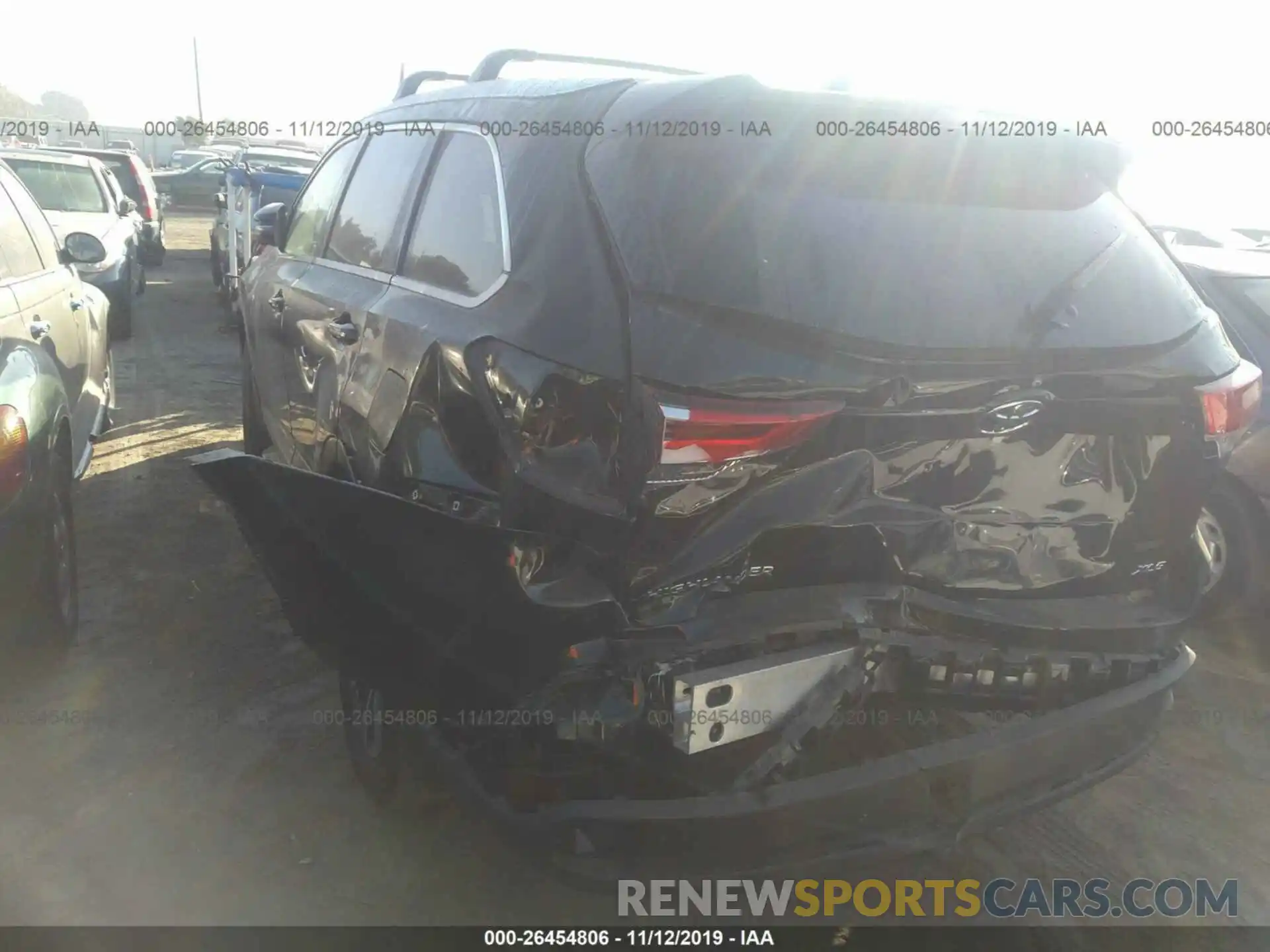 3 Photograph of a damaged car 5TDKZRFH4KS555887 TOYOTA HIGHLANDER 2019