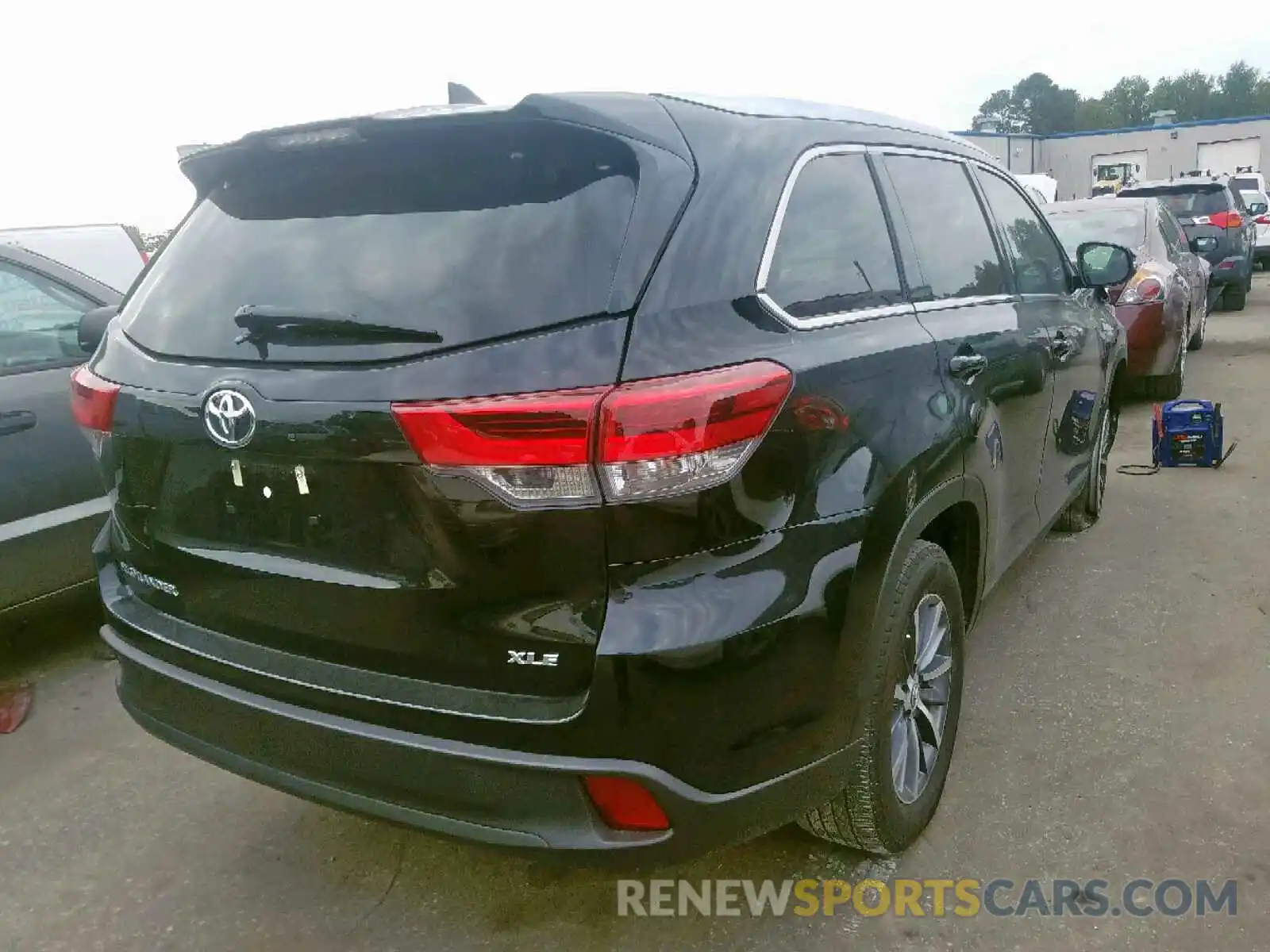 4 Photograph of a damaged car 5TDKZRFH4KS557090 TOYOTA HIGHLANDER 2019