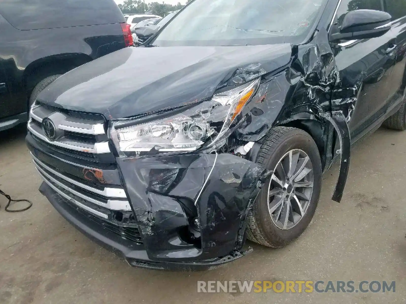 9 Photograph of a damaged car 5TDKZRFH4KS557090 TOYOTA HIGHLANDER 2019