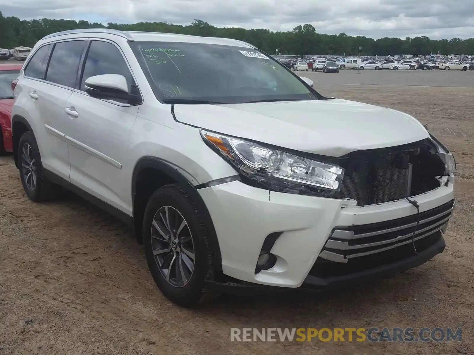 1 Photograph of a damaged car 5TDKZRFH4KS557302 TOYOTA HIGHLANDER 2019