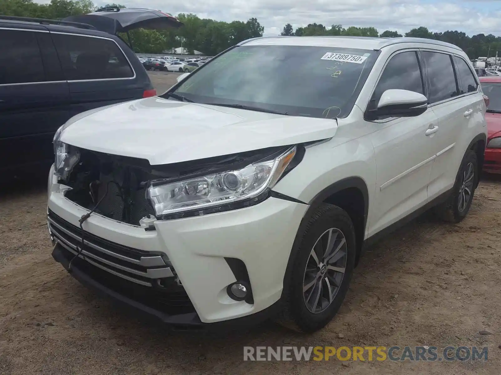 2 Photograph of a damaged car 5TDKZRFH4KS557302 TOYOTA HIGHLANDER 2019