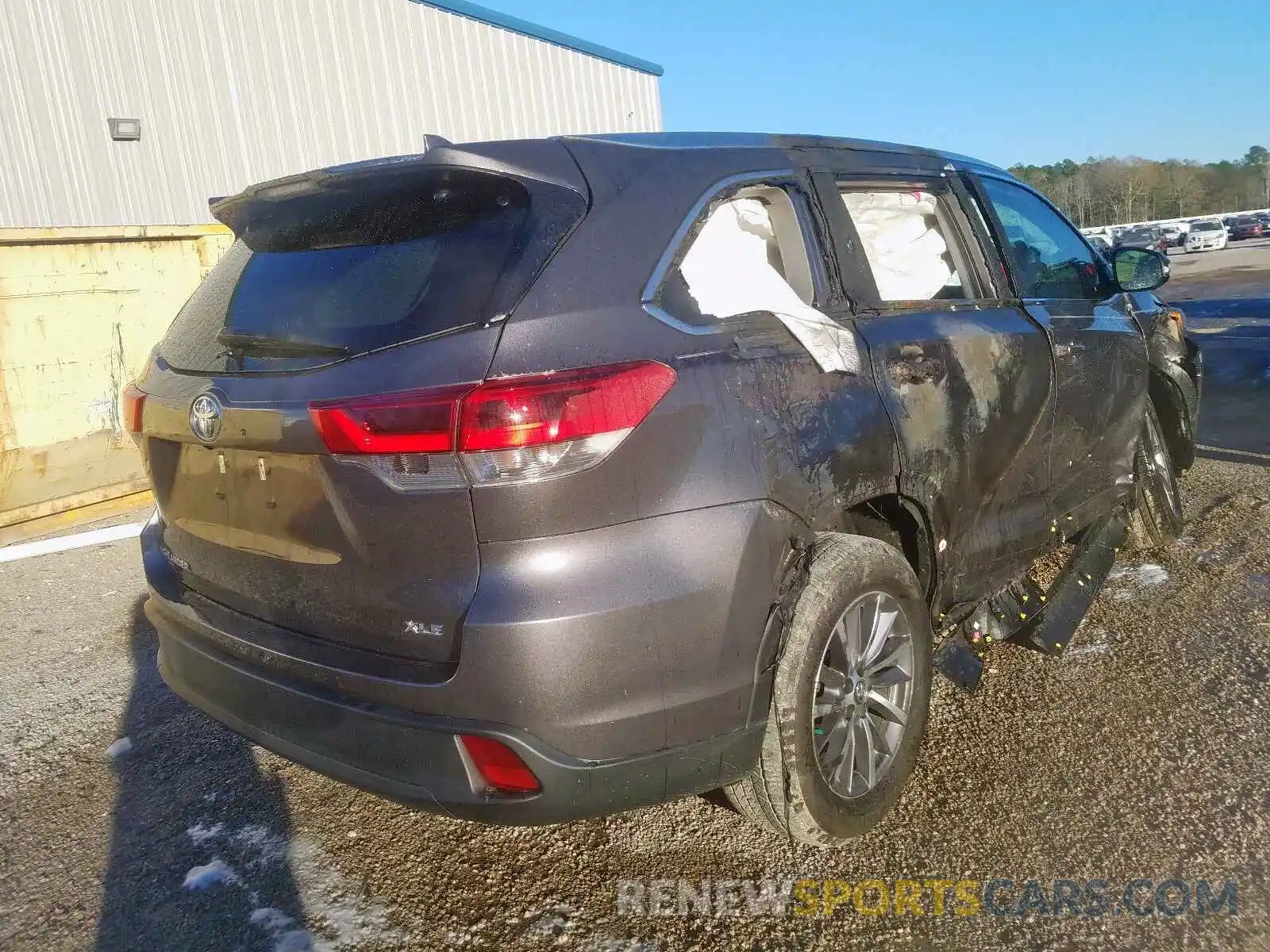 4 Photograph of a damaged car 5TDKZRFH4KS559065 TOYOTA HIGHLANDER 2019