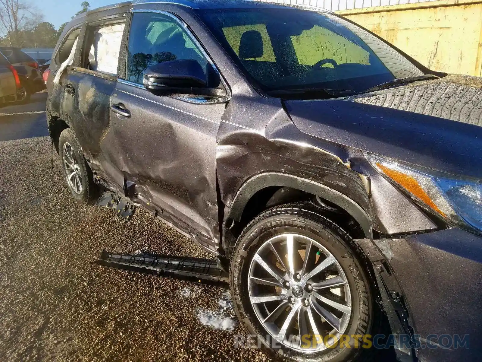 9 Photograph of a damaged car 5TDKZRFH4KS559065 TOYOTA HIGHLANDER 2019