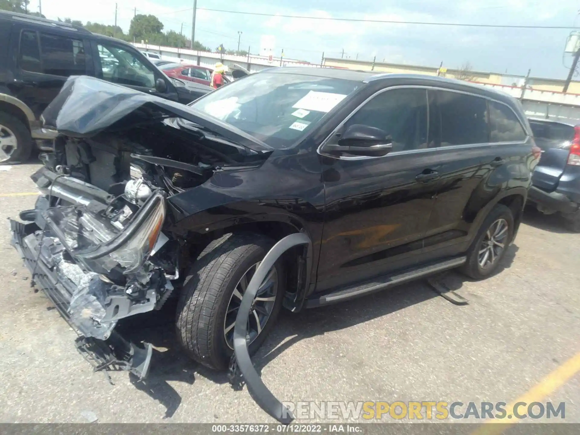 2 Photograph of a damaged car 5TDKZRFH4KS559759 TOYOTA HIGHLANDER 2019