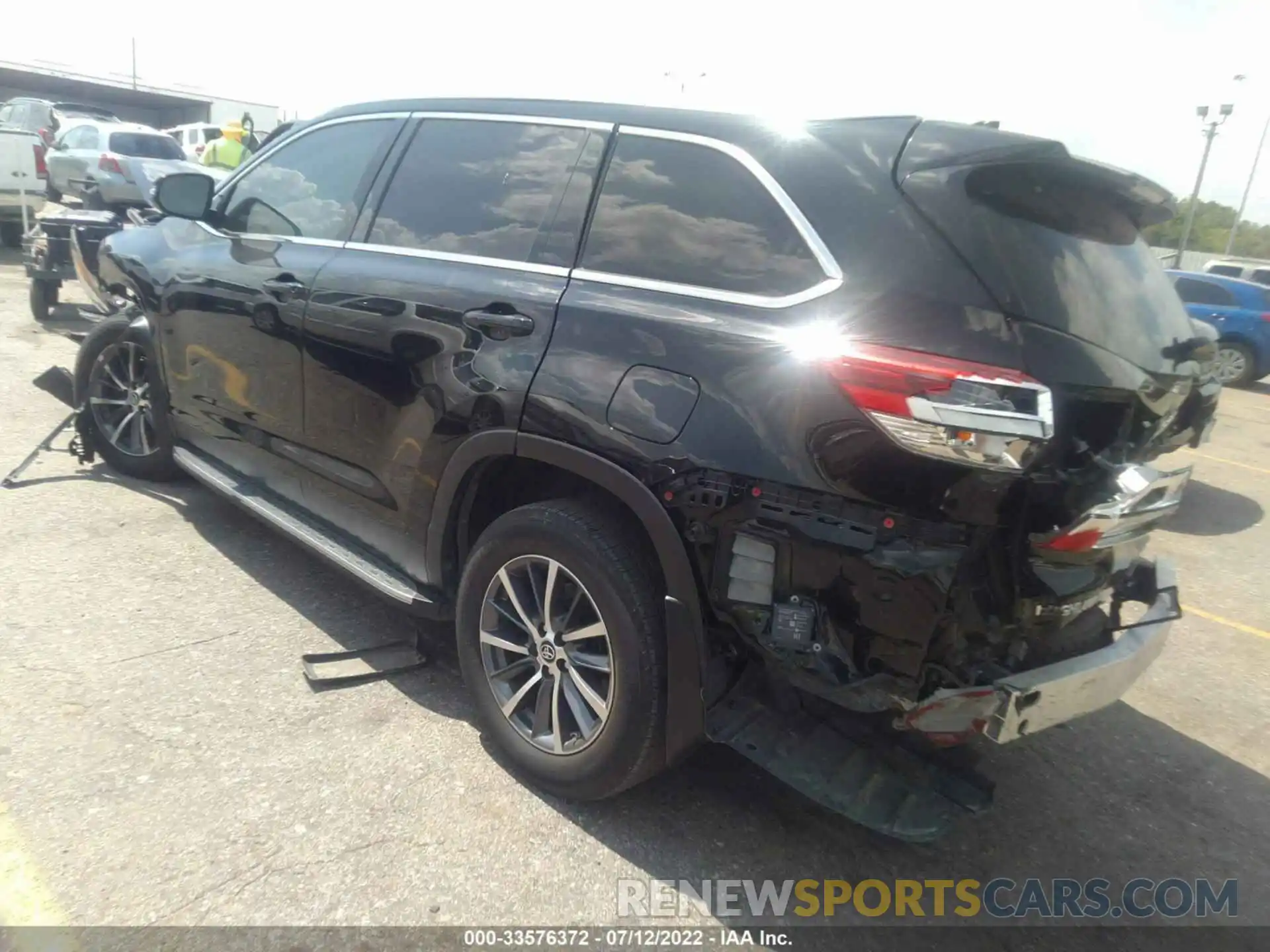 3 Photograph of a damaged car 5TDKZRFH4KS559759 TOYOTA HIGHLANDER 2019