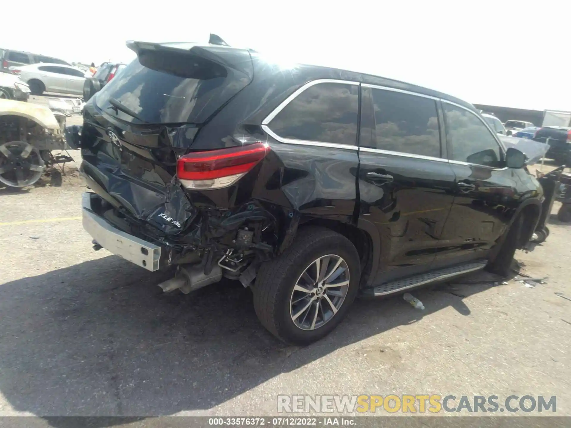 4 Photograph of a damaged car 5TDKZRFH4KS559759 TOYOTA HIGHLANDER 2019