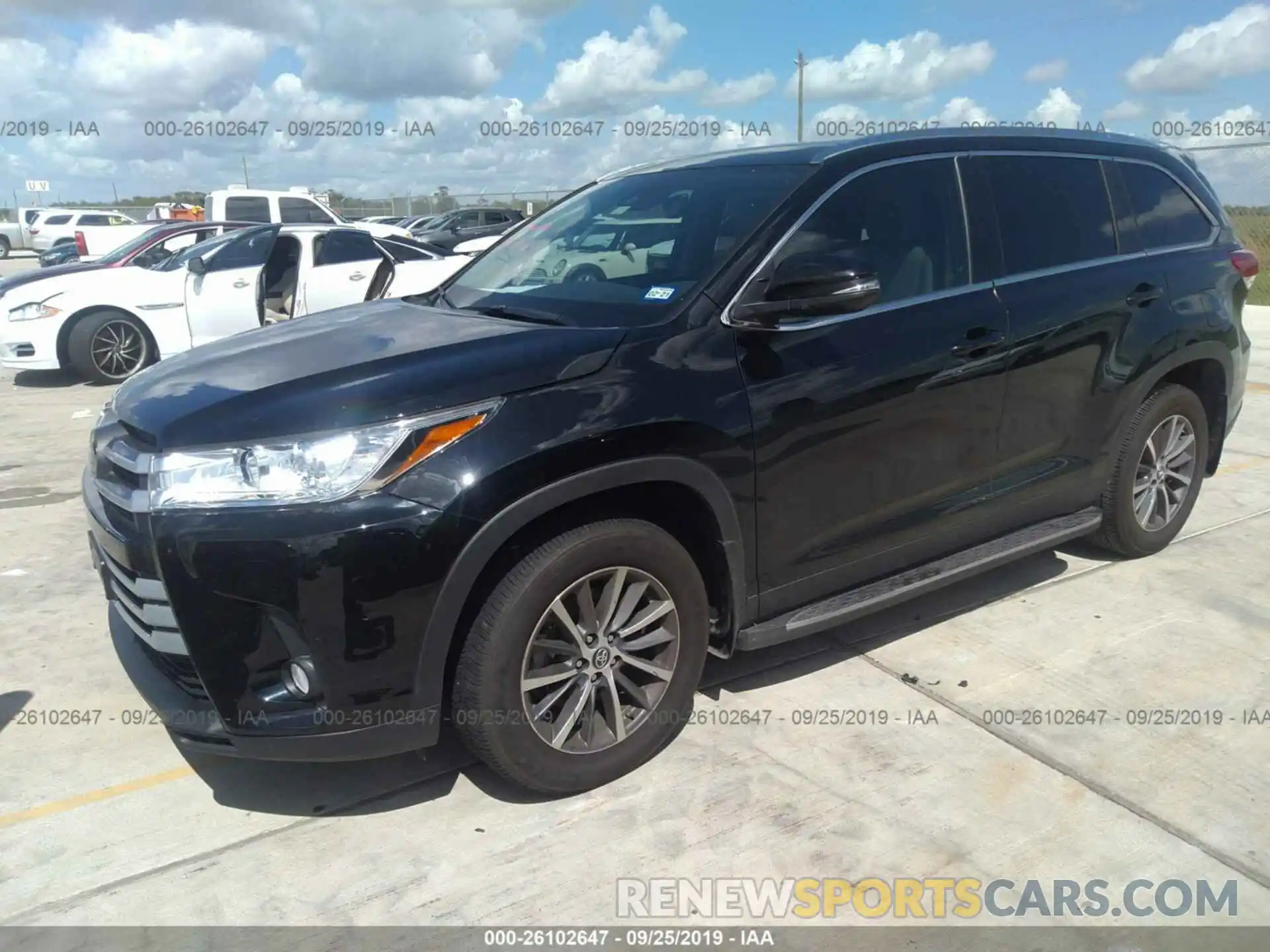 2 Photograph of a damaged car 5TDKZRFH4KS559809 TOYOTA HIGHLANDER 2019