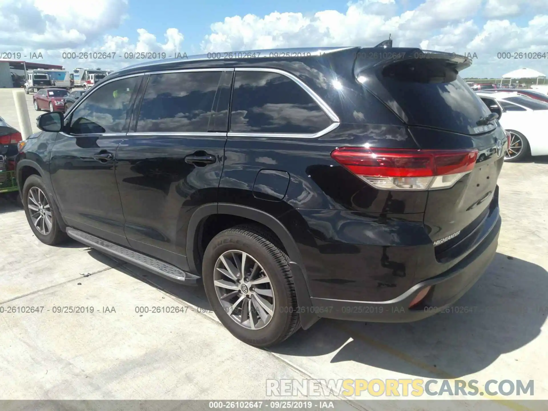 3 Photograph of a damaged car 5TDKZRFH4KS559809 TOYOTA HIGHLANDER 2019