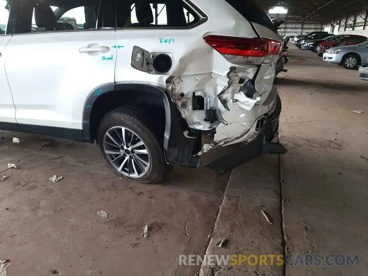 9 Photograph of a damaged car 5TDKZRFH4KS559826 TOYOTA HIGHLANDER 2019