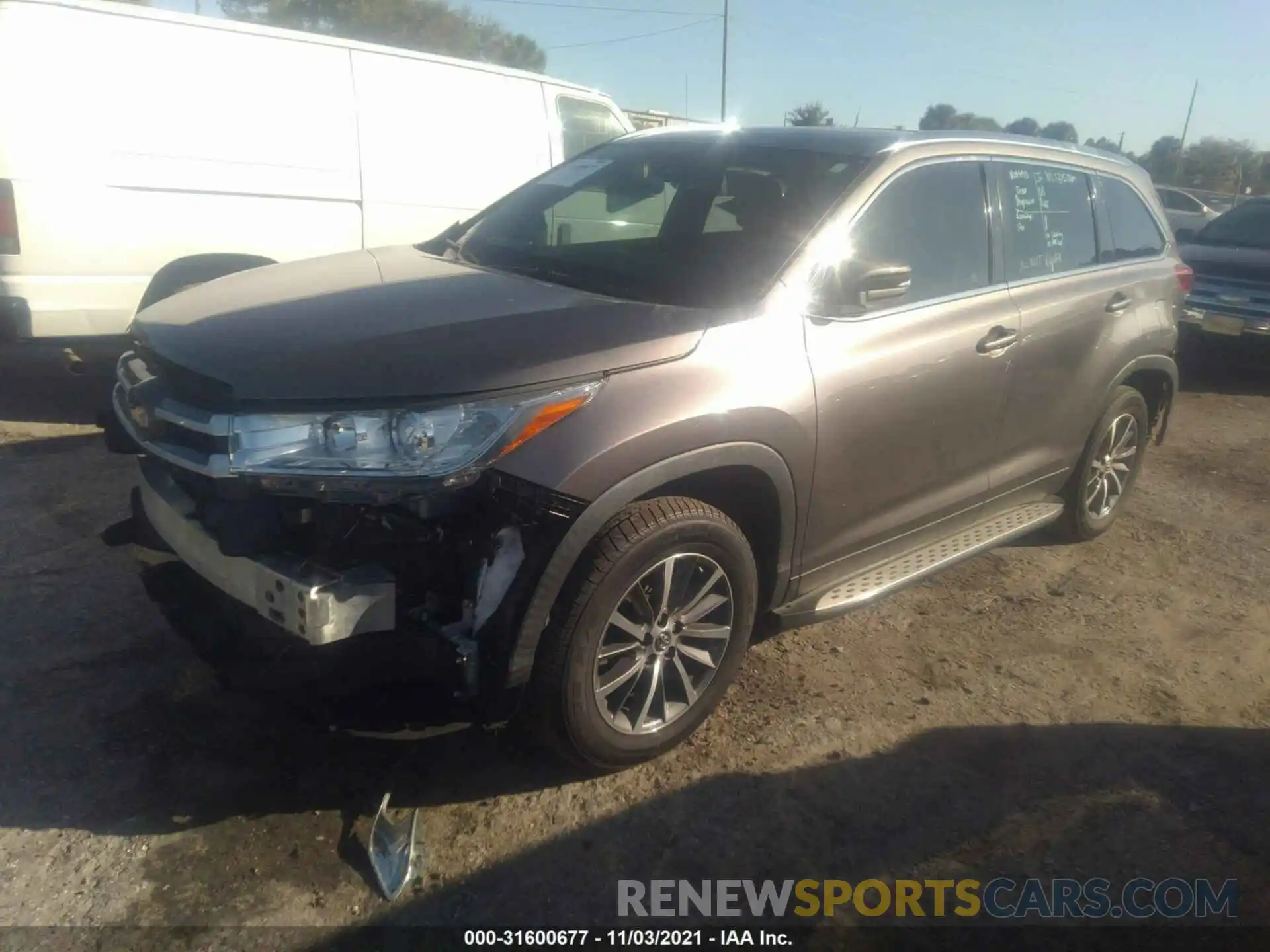 2 Photograph of a damaged car 5TDKZRFH4KS560362 TOYOTA HIGHLANDER 2019