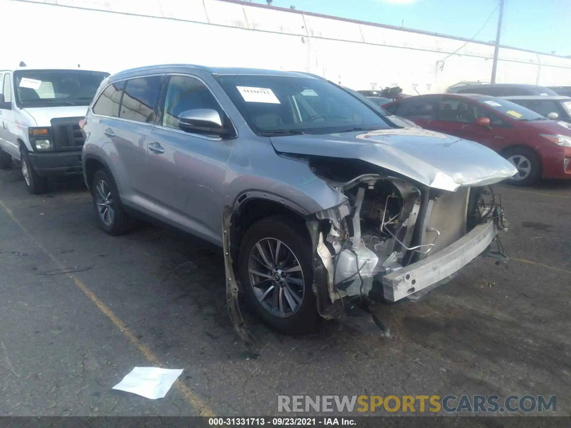 1 Photograph of a damaged car 5TDKZRFH4KS560586 TOYOTA HIGHLANDER 2019