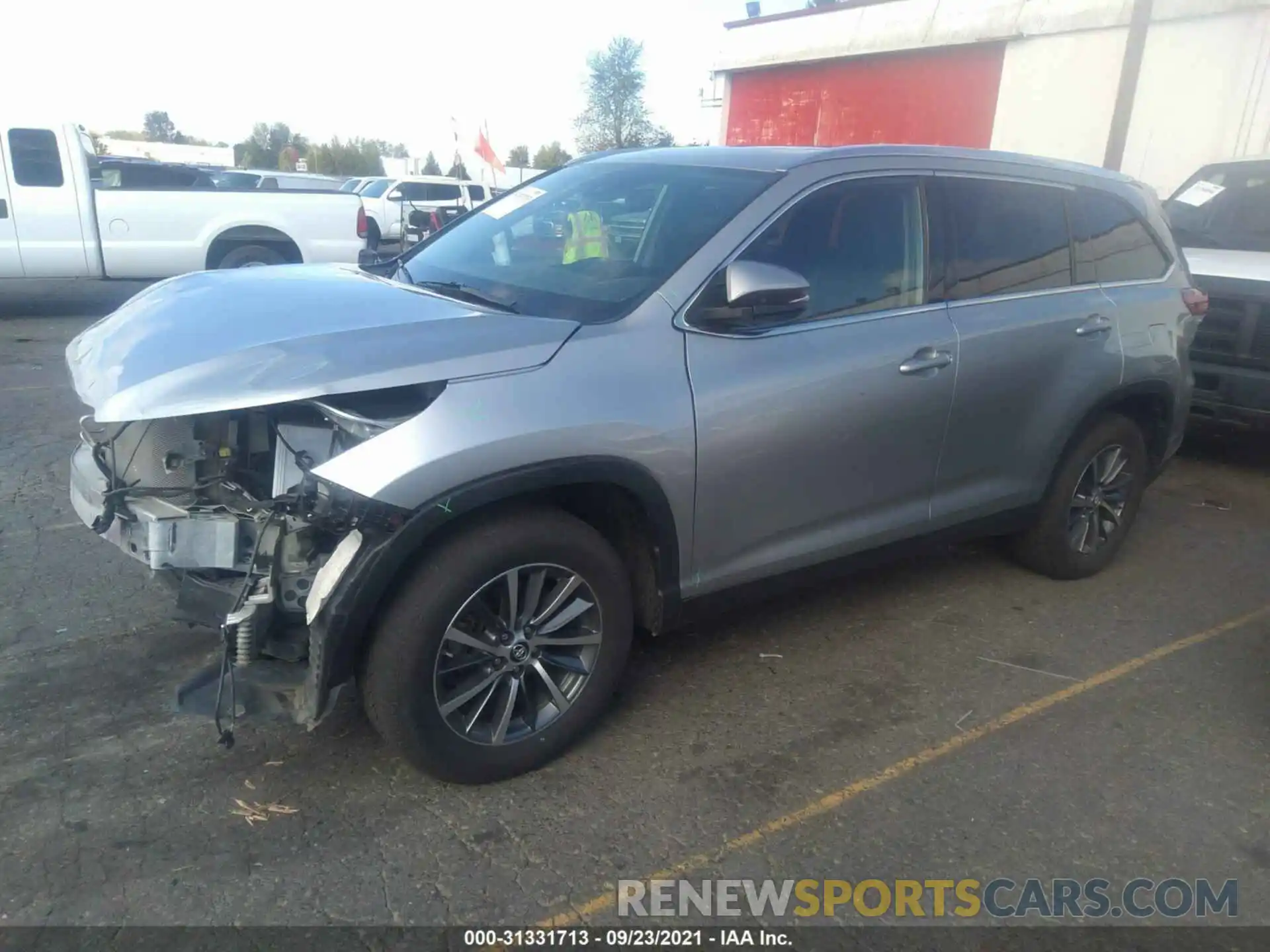 2 Photograph of a damaged car 5TDKZRFH4KS560586 TOYOTA HIGHLANDER 2019