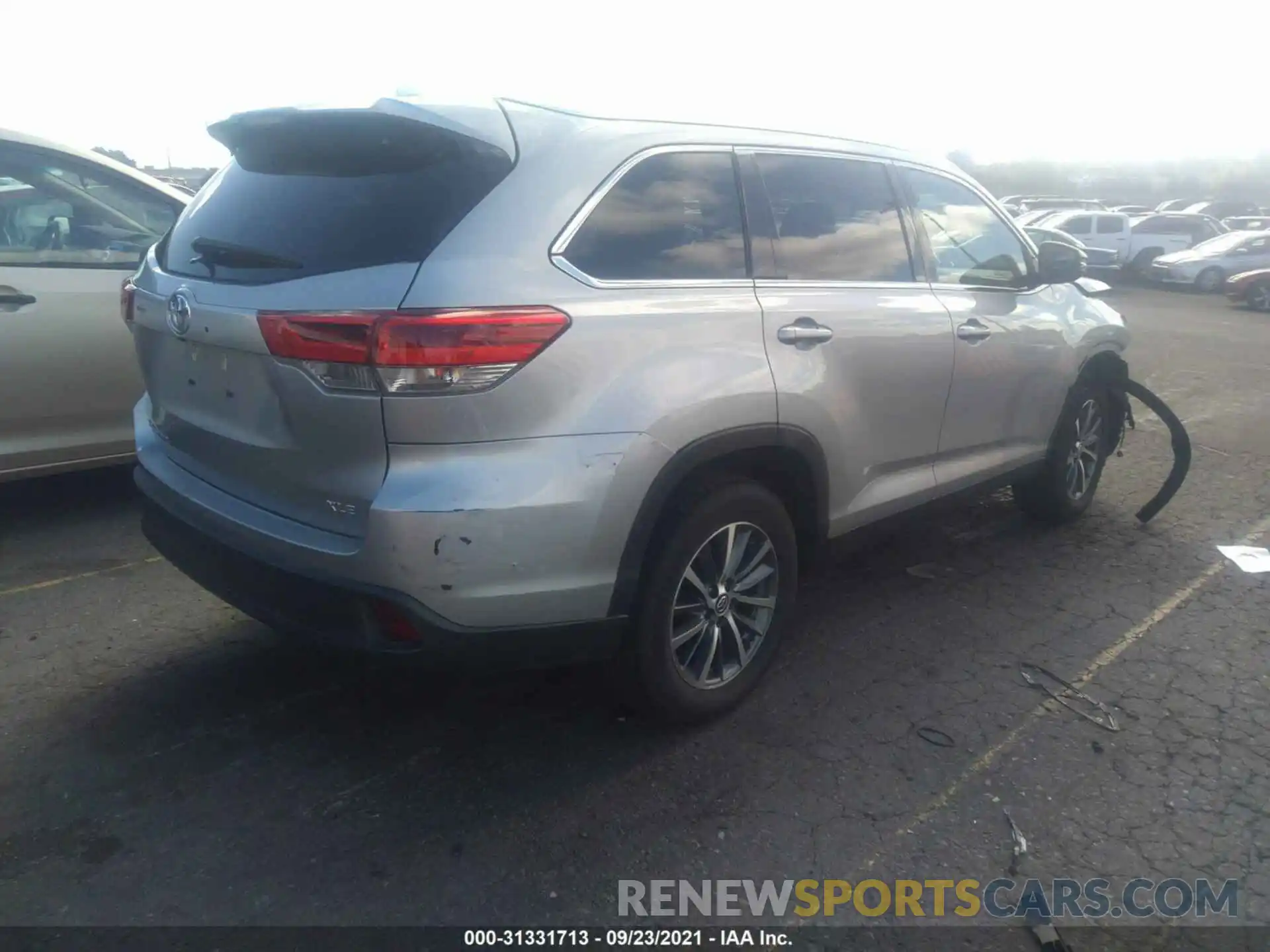 4 Photograph of a damaged car 5TDKZRFH4KS560586 TOYOTA HIGHLANDER 2019