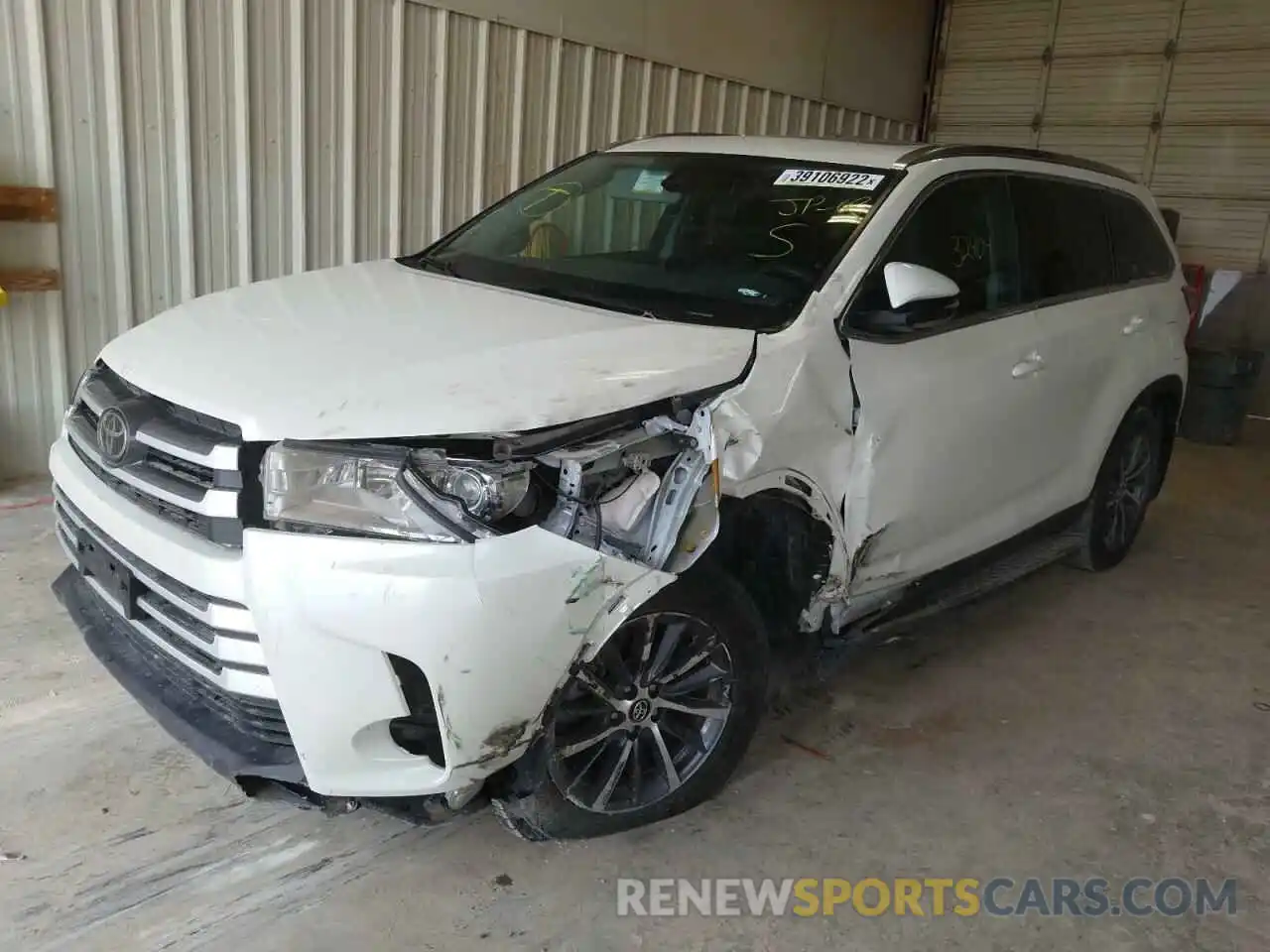 2 Photograph of a damaged car 5TDKZRFH4KS561043 TOYOTA HIGHLANDER 2019