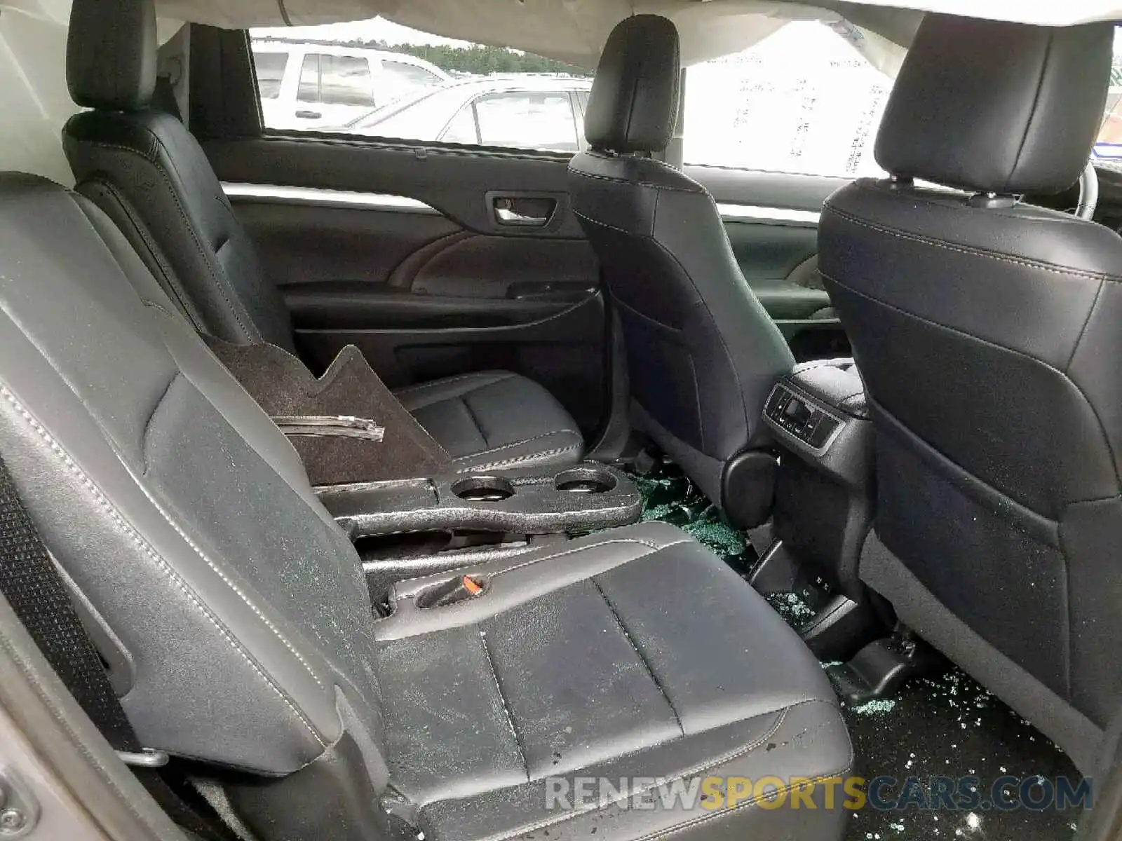 6 Photograph of a damaged car 5TDKZRFH4KS561415 TOYOTA HIGHLANDER 2019