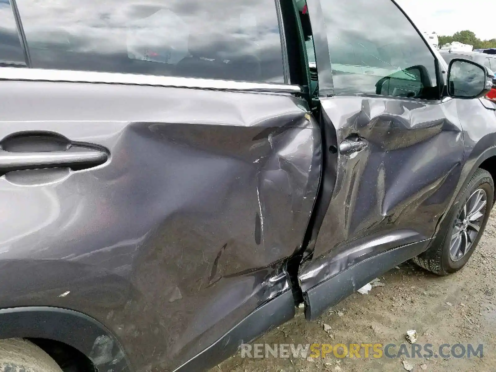 9 Photograph of a damaged car 5TDKZRFH4KS561415 TOYOTA HIGHLANDER 2019