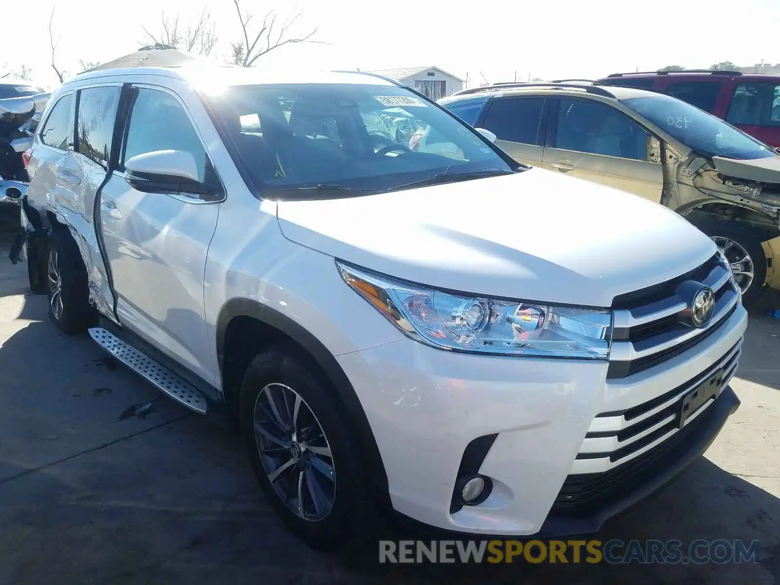 1 Photograph of a damaged car 5TDKZRFH4KS563519 TOYOTA HIGHLANDER 2019