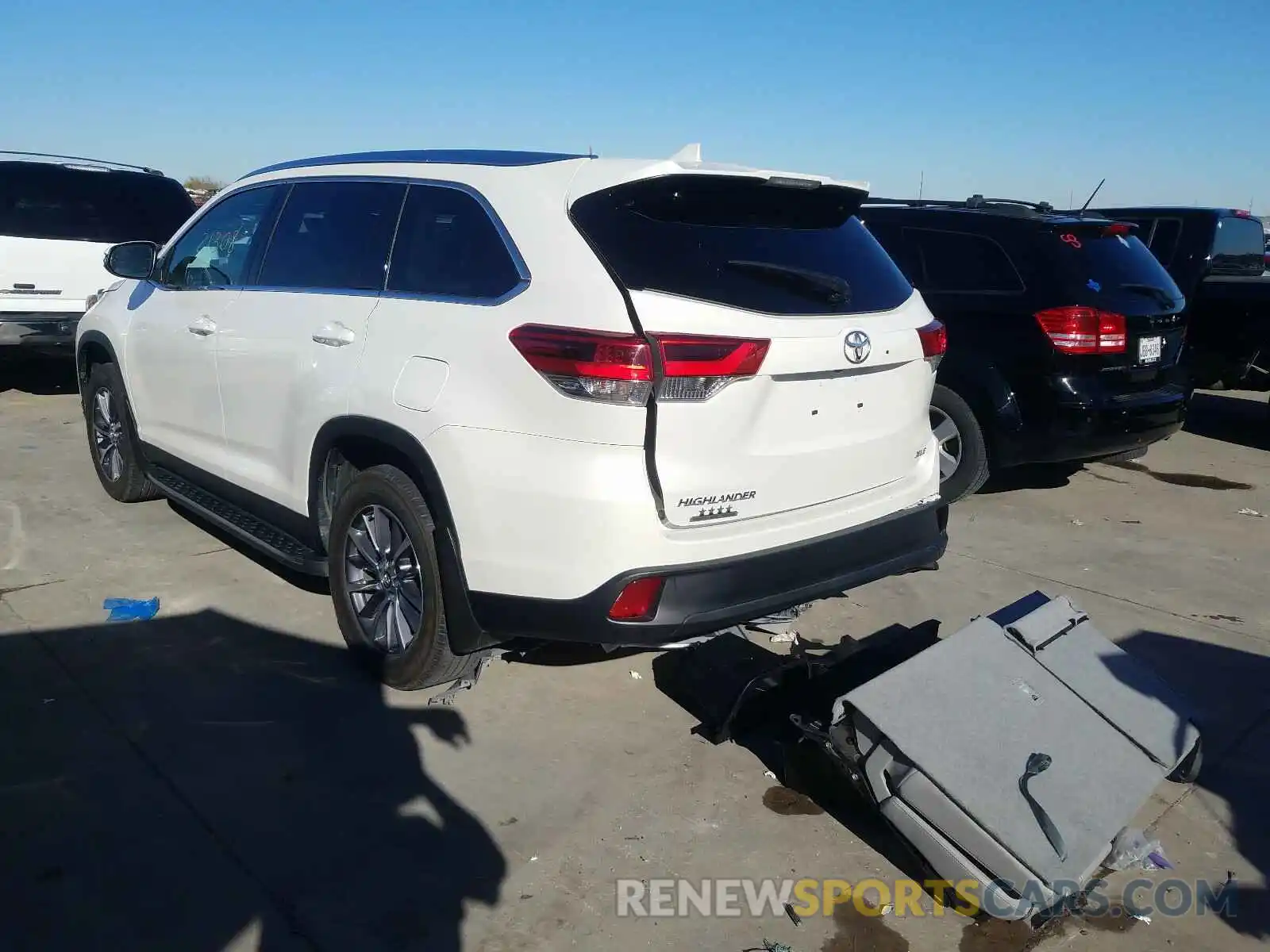 3 Фотография поврежденного автомобиля 5TDKZRFH4KS563519 TOYOTA HIGHLANDER 2019