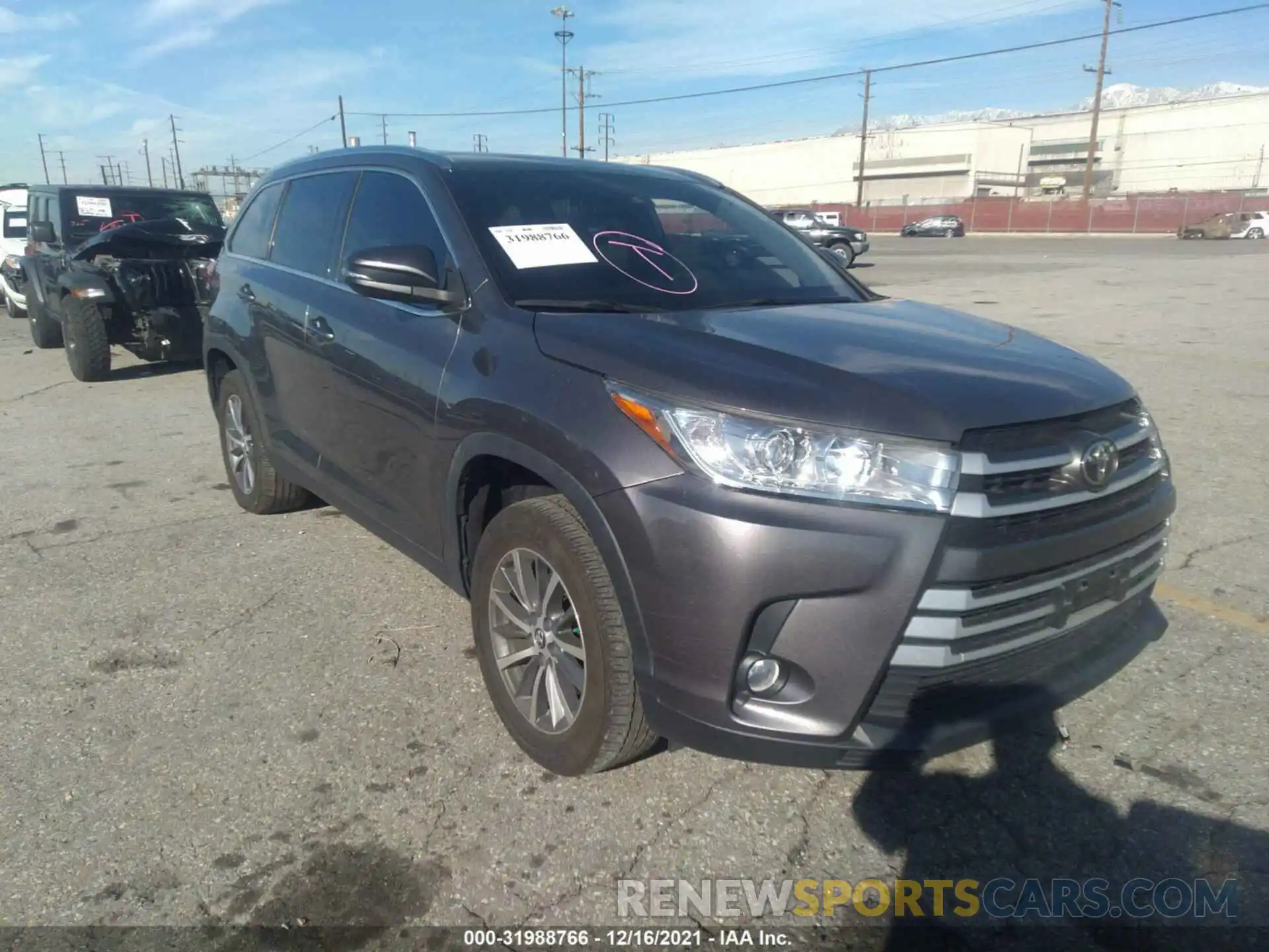 1 Photograph of a damaged car 5TDKZRFH4KS565352 TOYOTA HIGHLANDER 2019