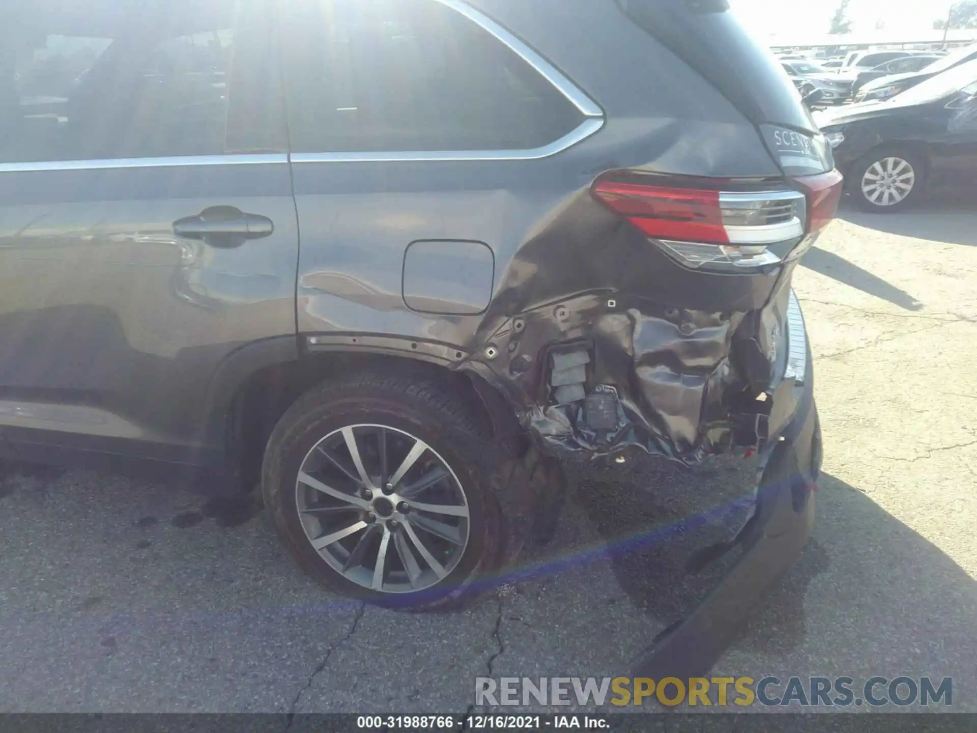 6 Photograph of a damaged car 5TDKZRFH4KS565352 TOYOTA HIGHLANDER 2019