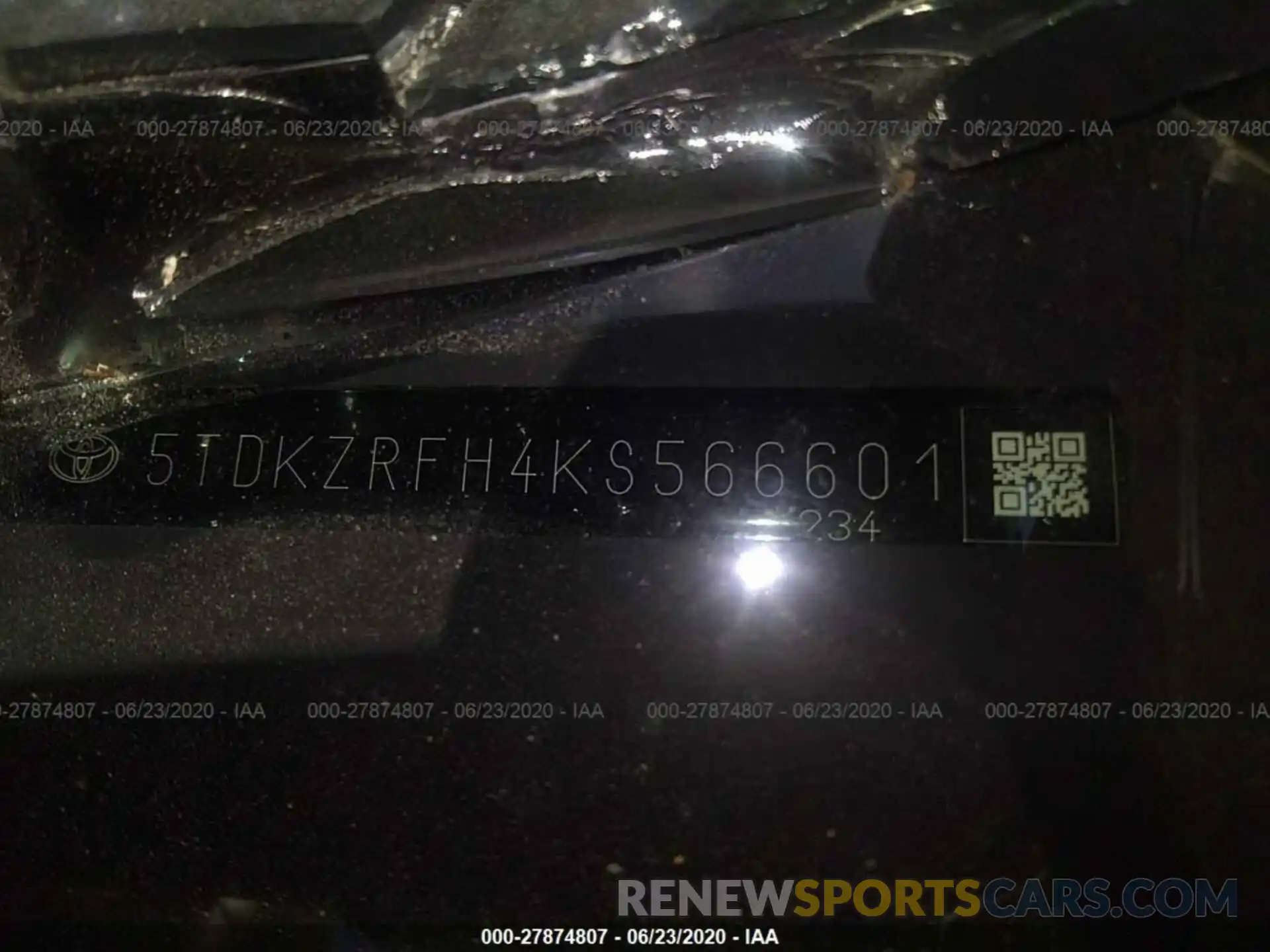 9 Photograph of a damaged car 5TDKZRFH4KS566601 TOYOTA HIGHLANDER 2019