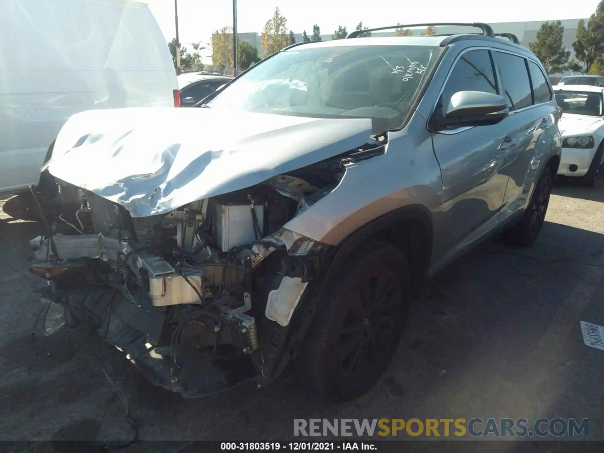 2 Photograph of a damaged car 5TDKZRFH4KS568123 TOYOTA HIGHLANDER 2019