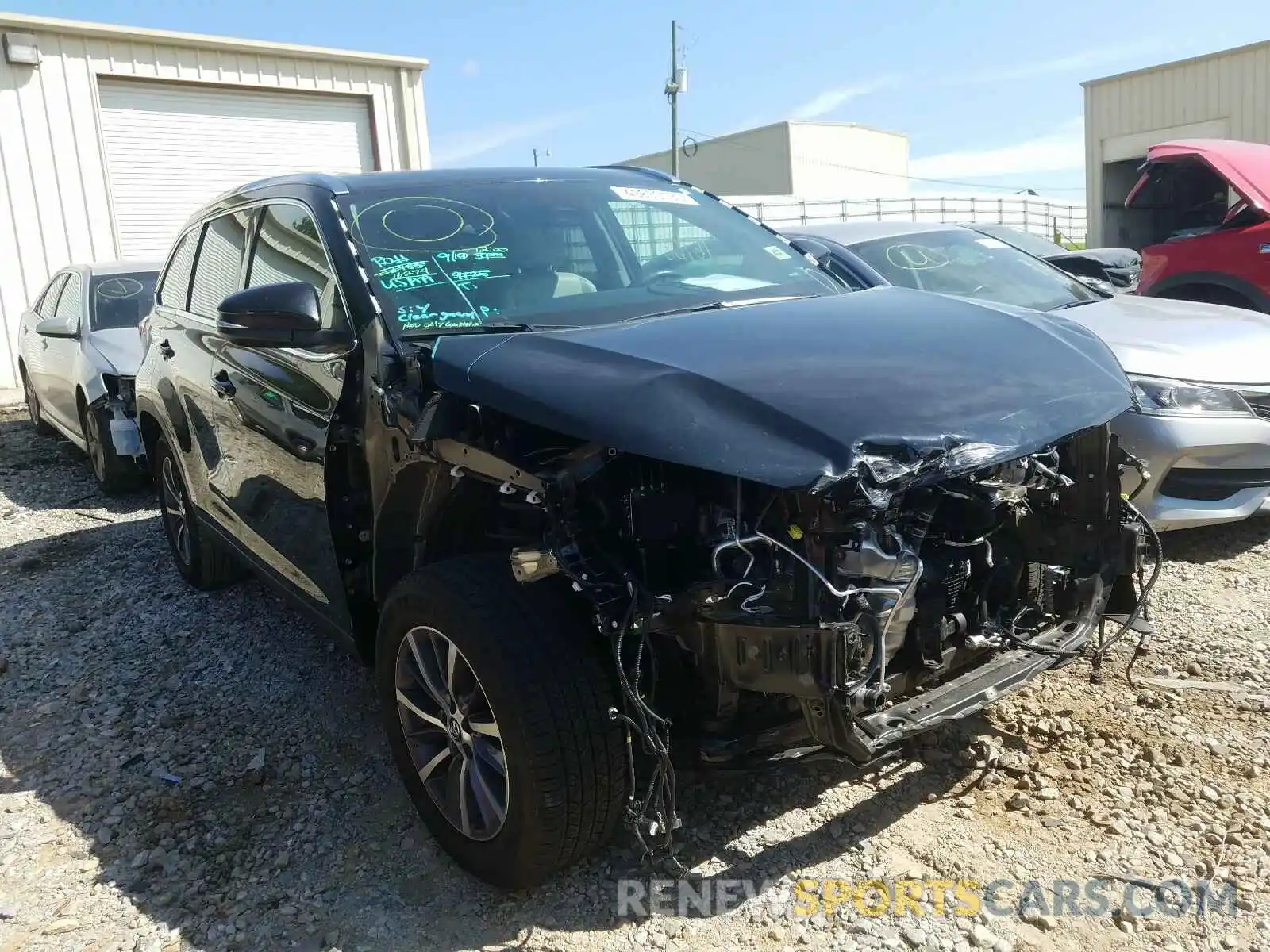 1 Photograph of a damaged car 5TDKZRFH4KS568719 TOYOTA HIGHLANDER 2019