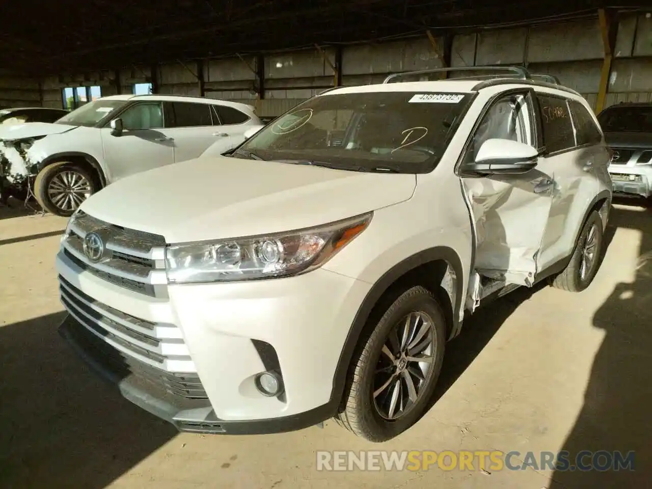 2 Photograph of a damaged car 5TDKZRFH4KS570924 TOYOTA HIGHLANDER 2019