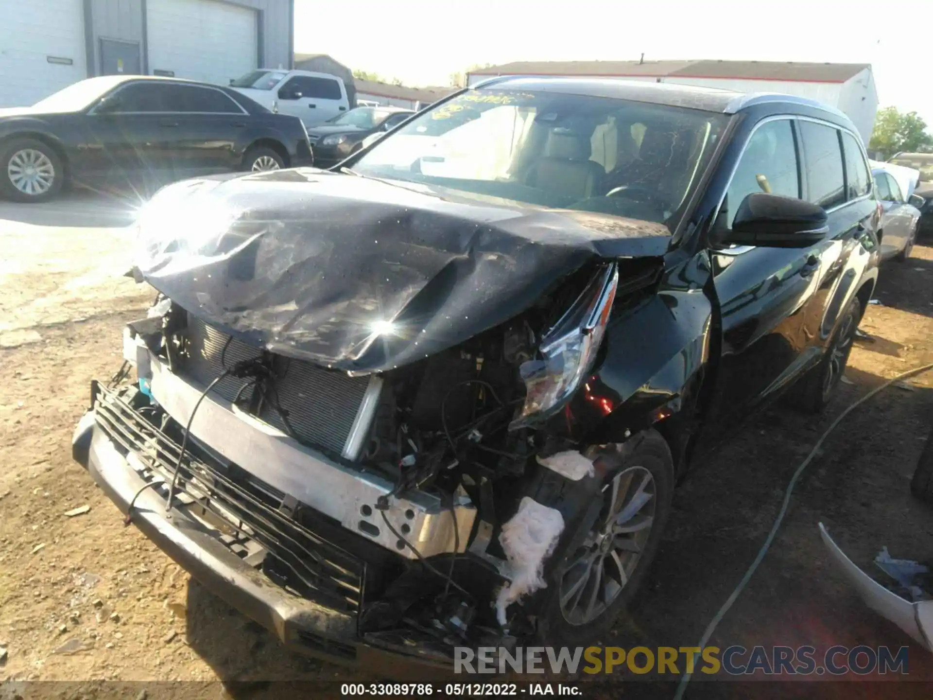 2 Photograph of a damaged car 5TDKZRFH4KS571474 TOYOTA HIGHLANDER 2019