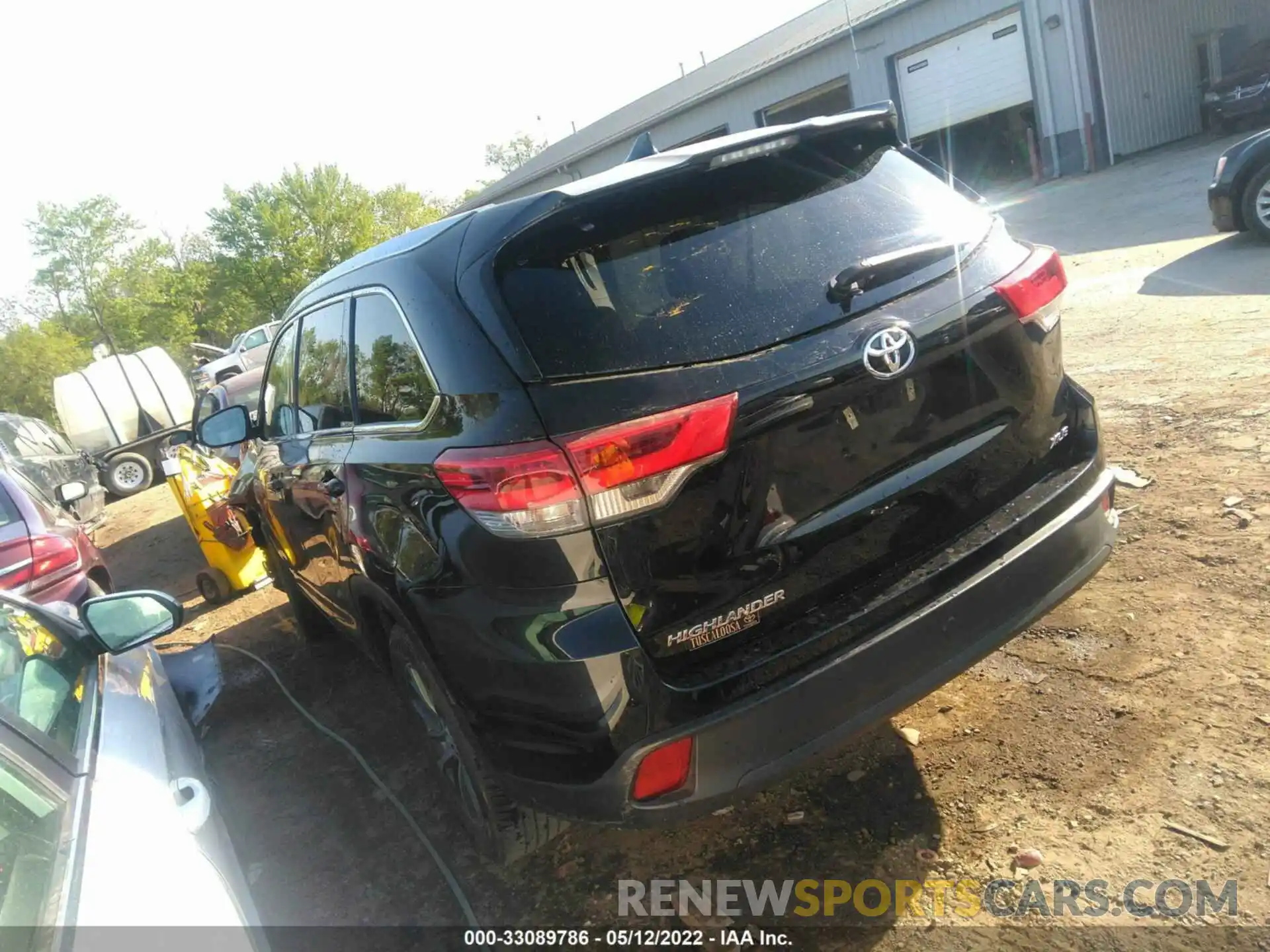 3 Photograph of a damaged car 5TDKZRFH4KS571474 TOYOTA HIGHLANDER 2019