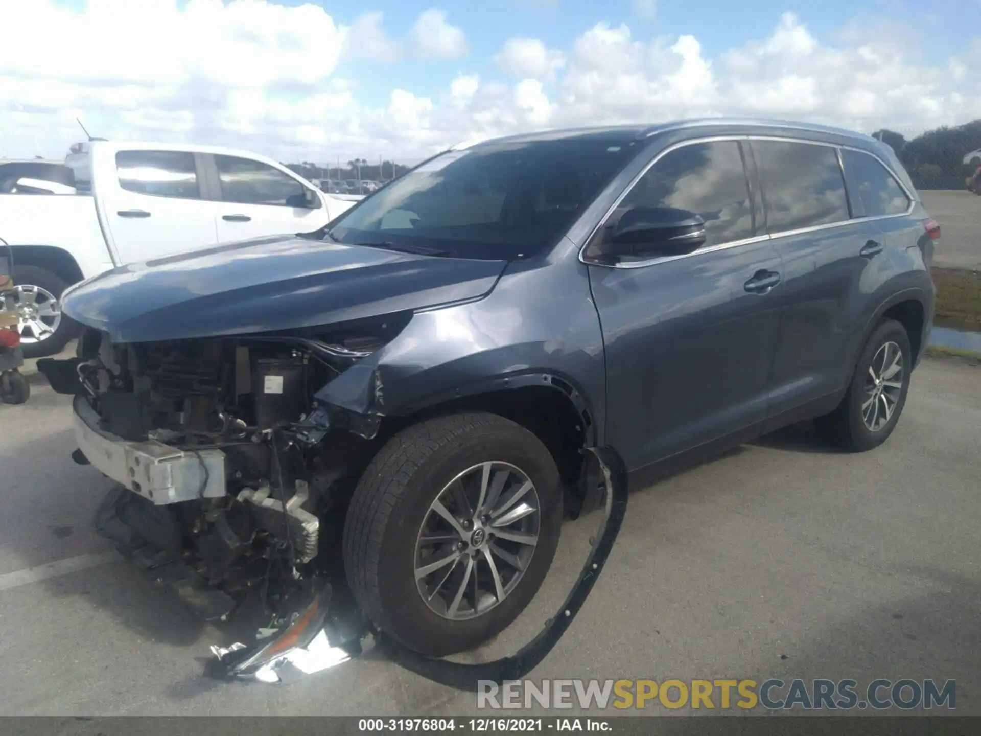 2 Photograph of a damaged car 5TDKZRFH5KS290171 TOYOTA HIGHLANDER 2019