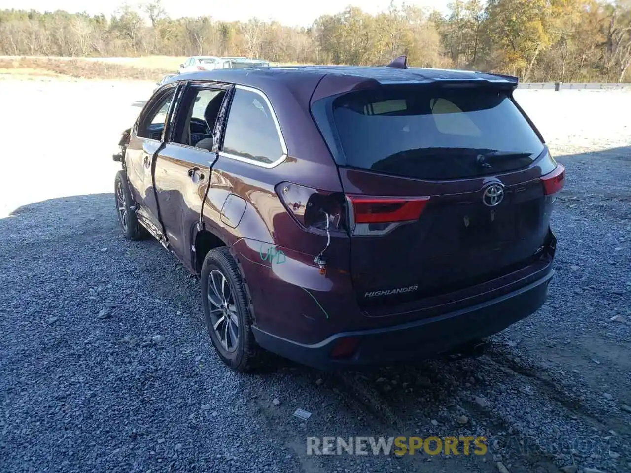 3 Photograph of a damaged car 5TDKZRFH5KS292132 TOYOTA HIGHLANDER 2019