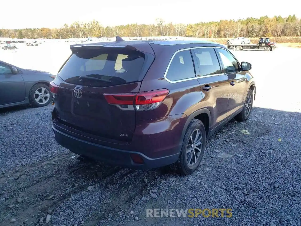 4 Photograph of a damaged car 5TDKZRFH5KS292132 TOYOTA HIGHLANDER 2019