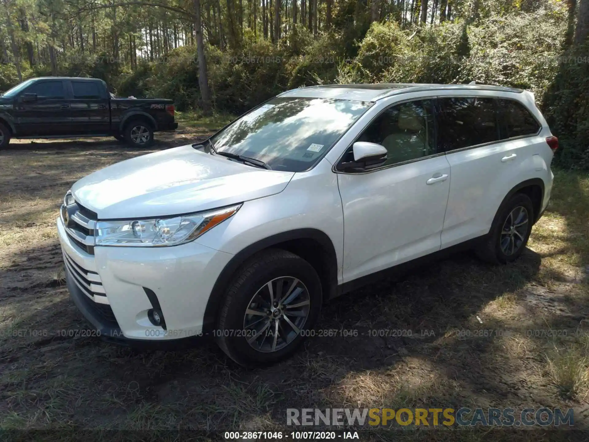 2 Photograph of a damaged car 5TDKZRFH5KS302643 TOYOTA HIGHLANDER 2019