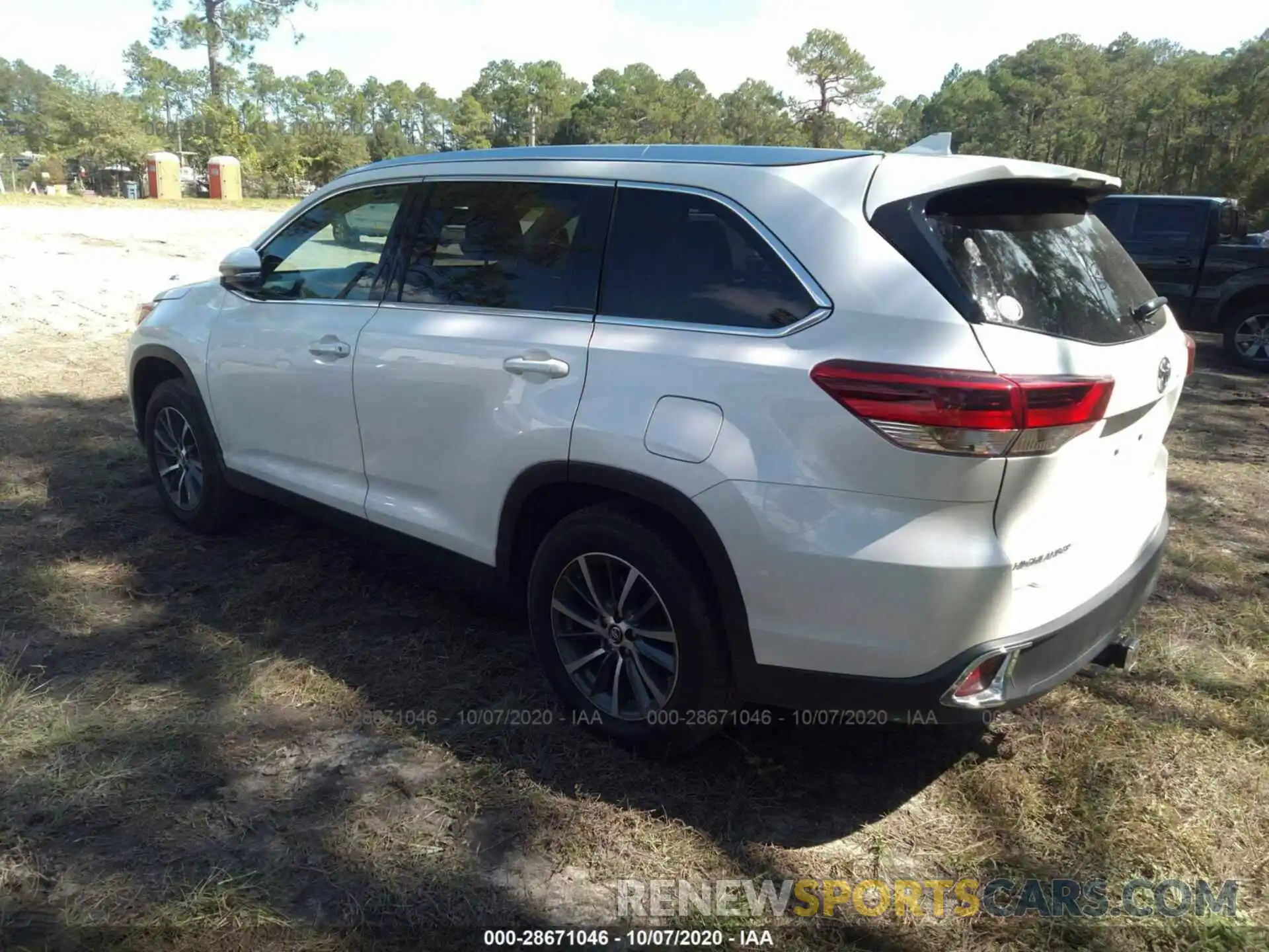 3 Photograph of a damaged car 5TDKZRFH5KS302643 TOYOTA HIGHLANDER 2019