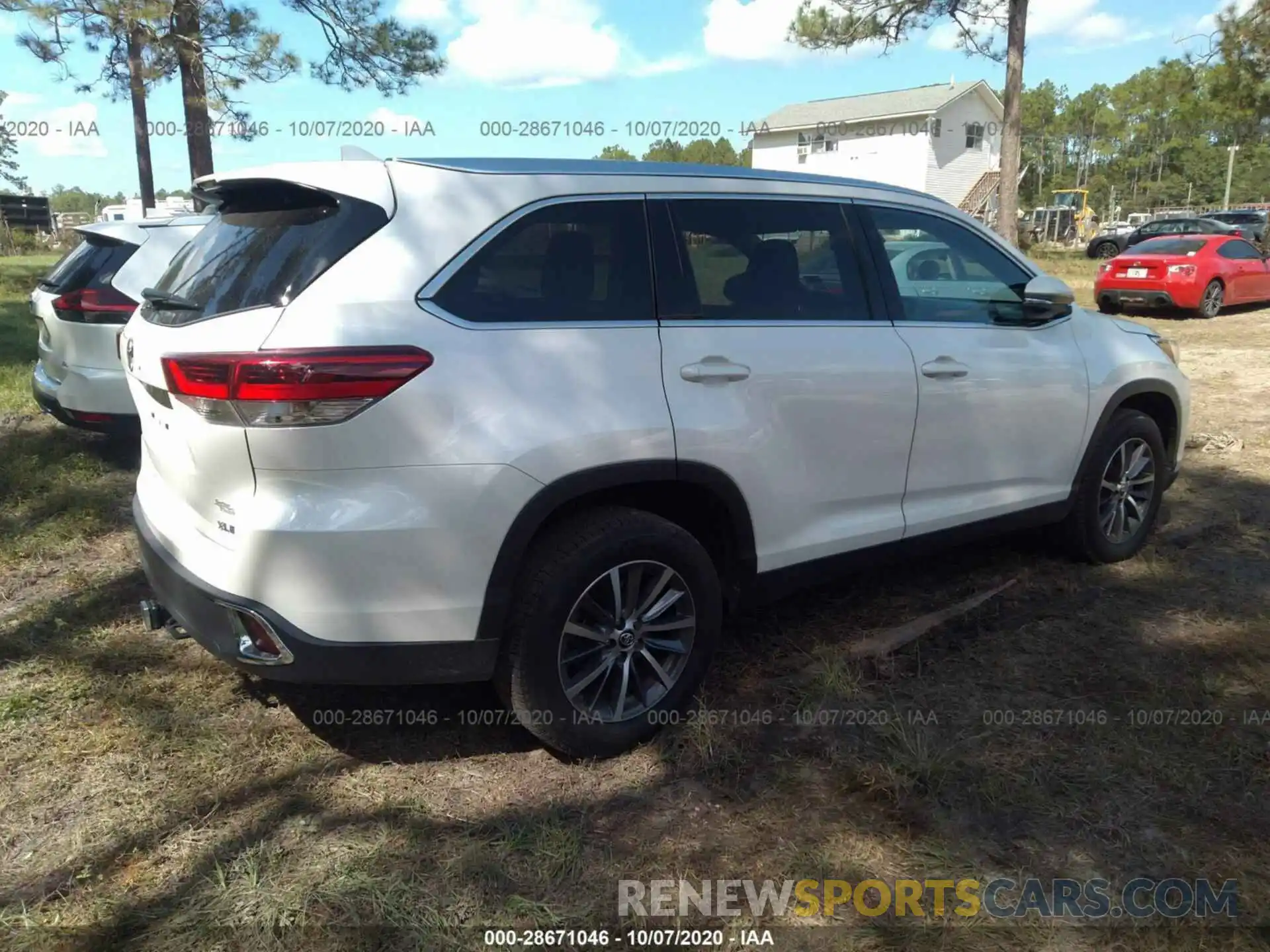 4 Photograph of a damaged car 5TDKZRFH5KS302643 TOYOTA HIGHLANDER 2019