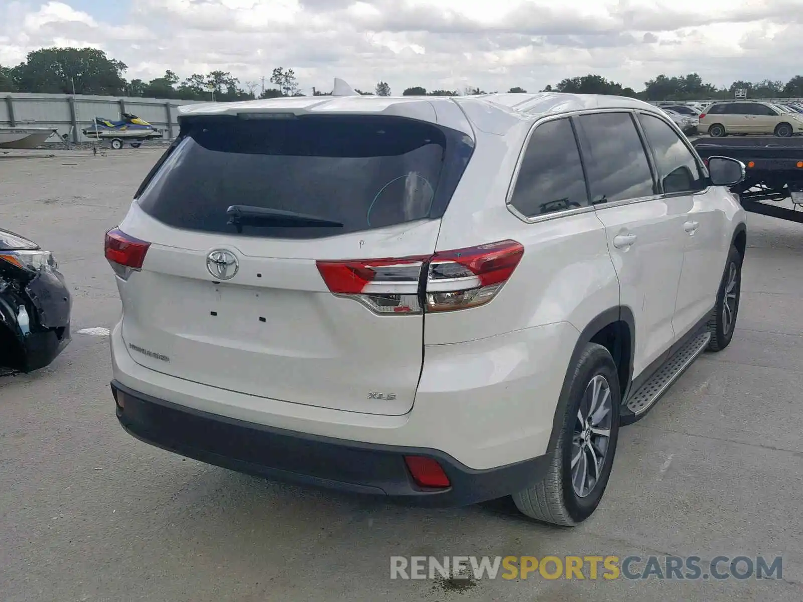 4 Photograph of a damaged car 5TDKZRFH5KS305400 TOYOTA HIGHLANDER 2019