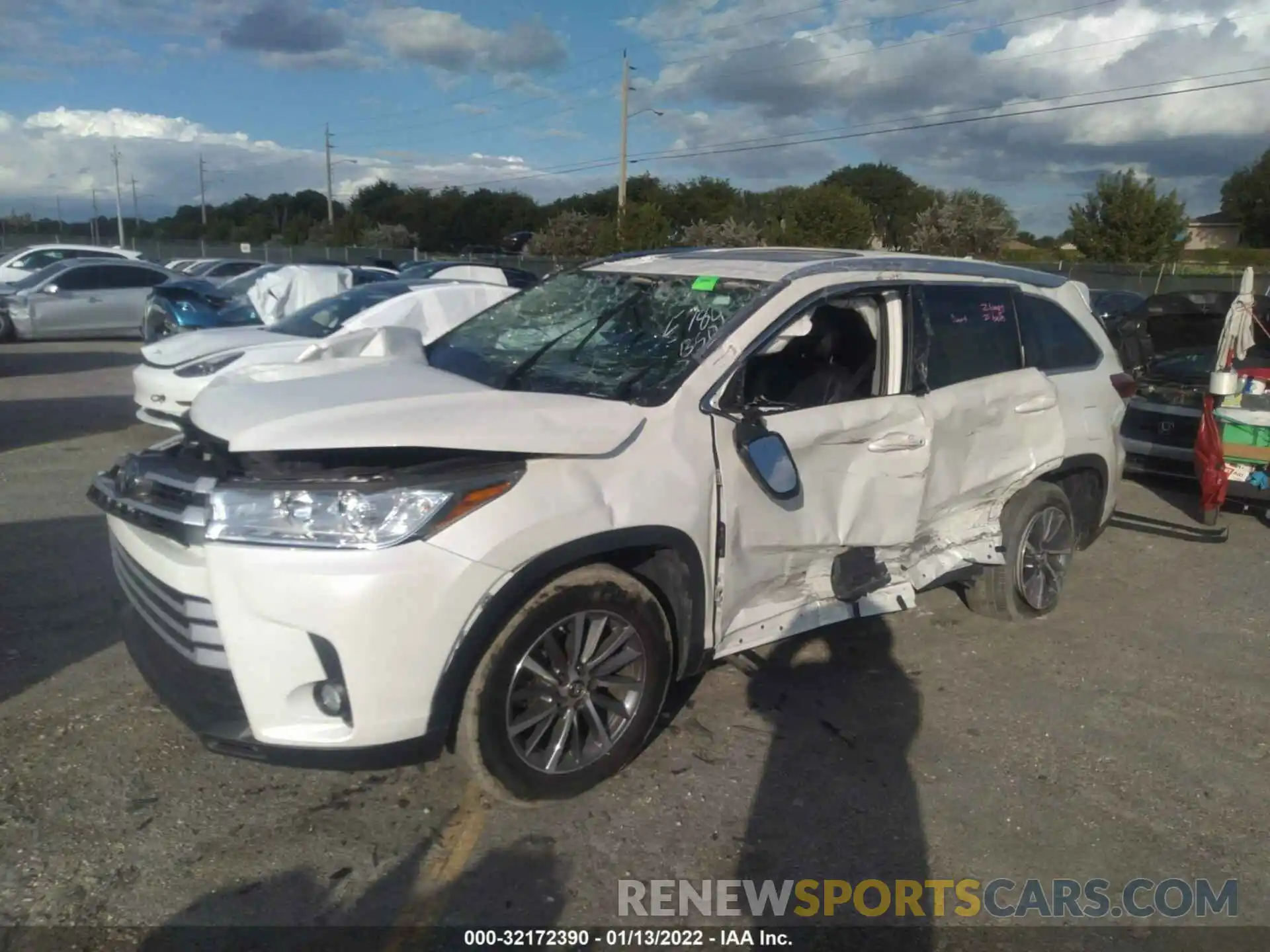 2 Photograph of a damaged car 5TDKZRFH5KS305784 TOYOTA HIGHLANDER 2019