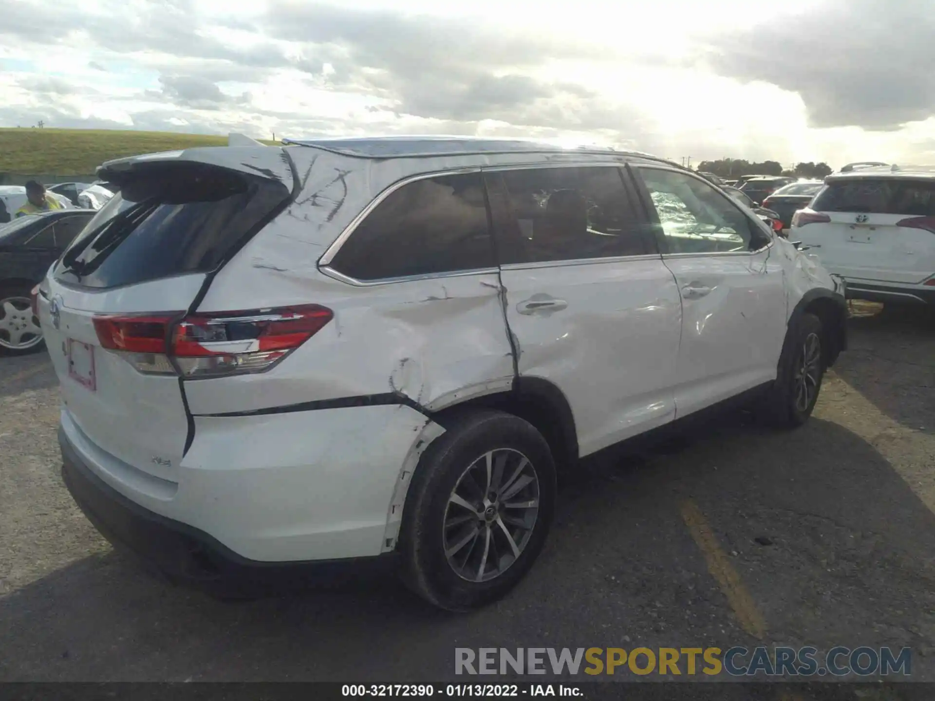 4 Фотография поврежденного автомобиля 5TDKZRFH5KS305784 TOYOTA HIGHLANDER 2019