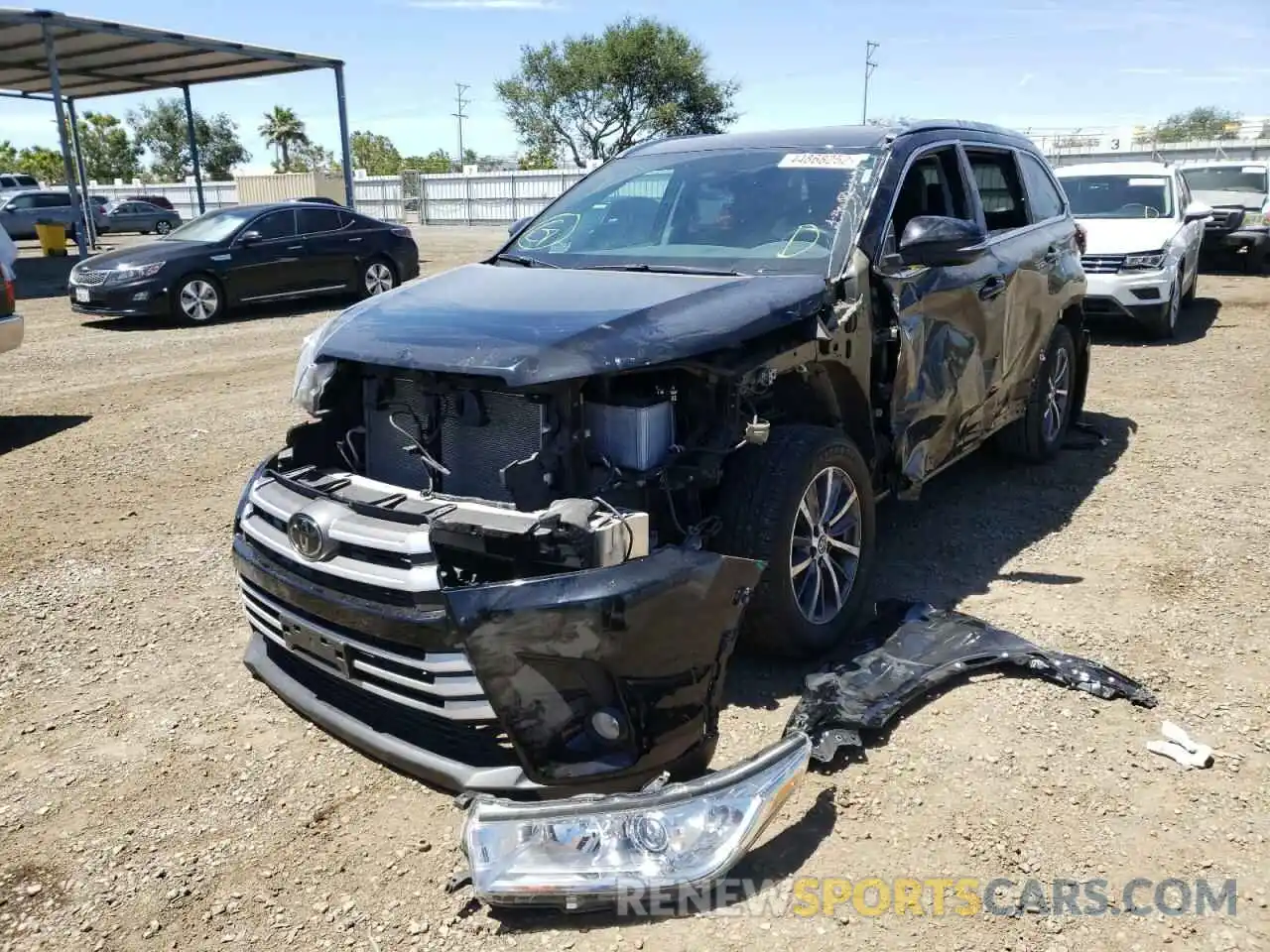 2 Photograph of a damaged car 5TDKZRFH5KS309155 TOYOTA HIGHLANDER 2019