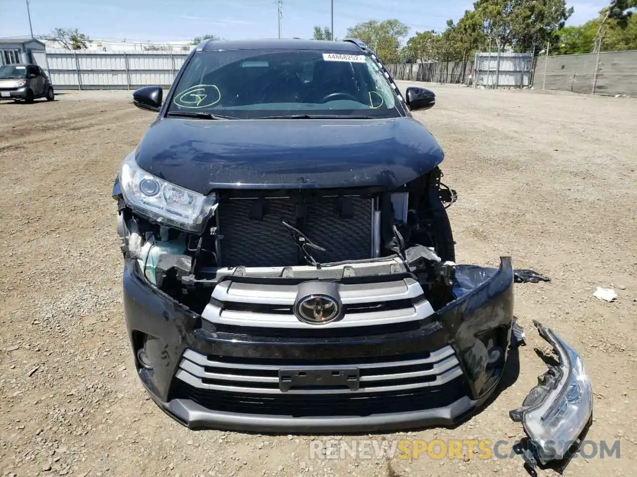 9 Photograph of a damaged car 5TDKZRFH5KS309155 TOYOTA HIGHLANDER 2019